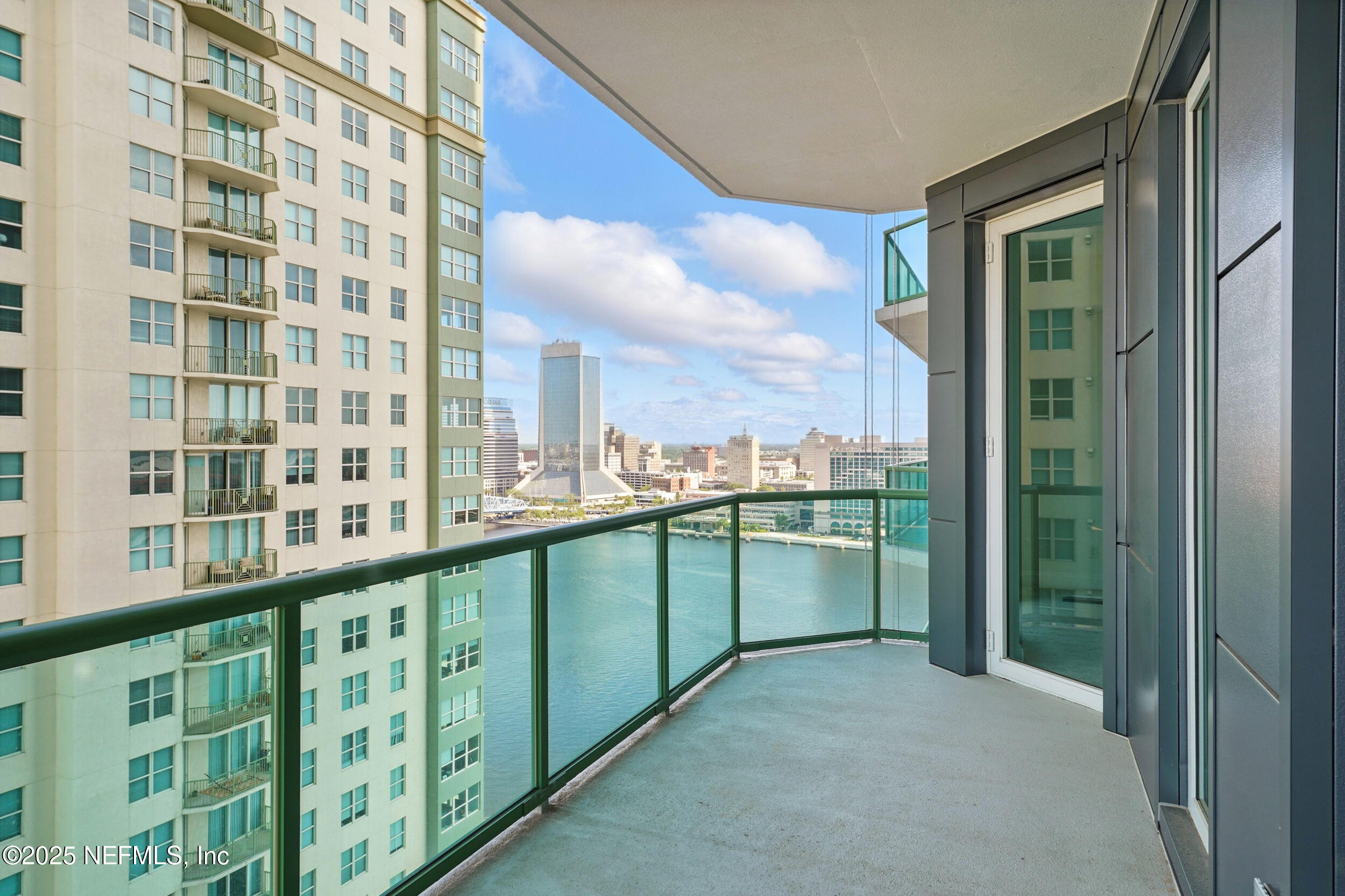 1431 Riverplace Boulevard, 2003