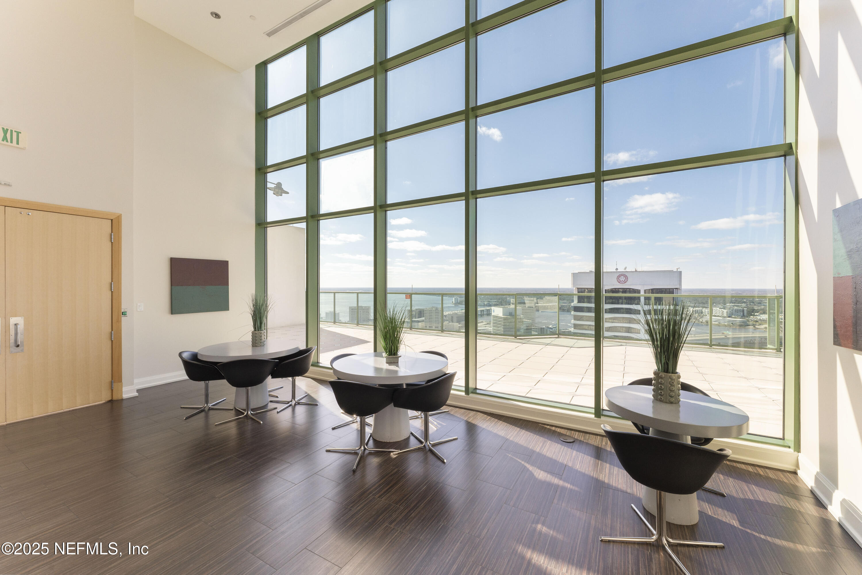 1431 Riverplace Boulevard, 2003