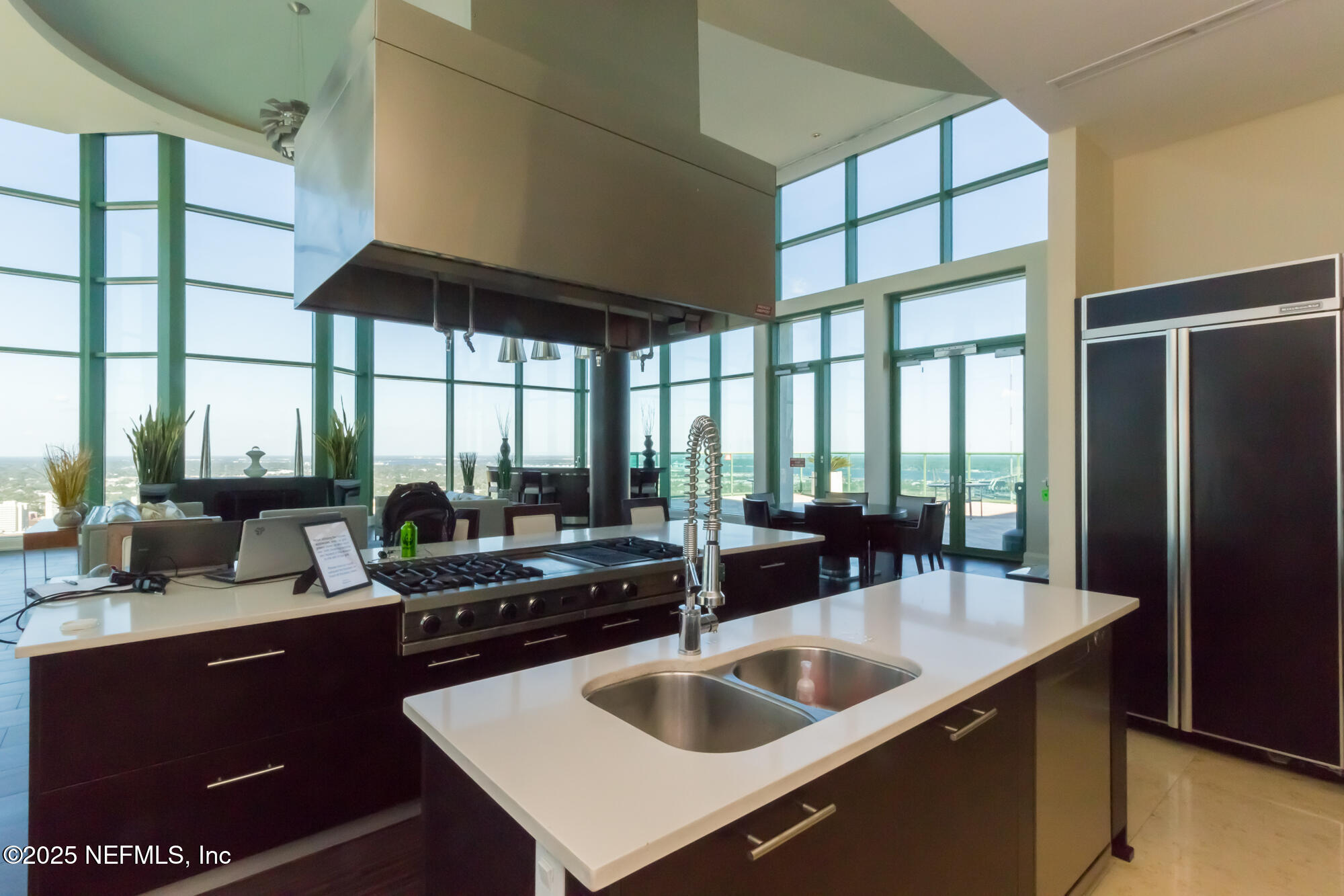 1431 Riverplace Boulevard, 2003