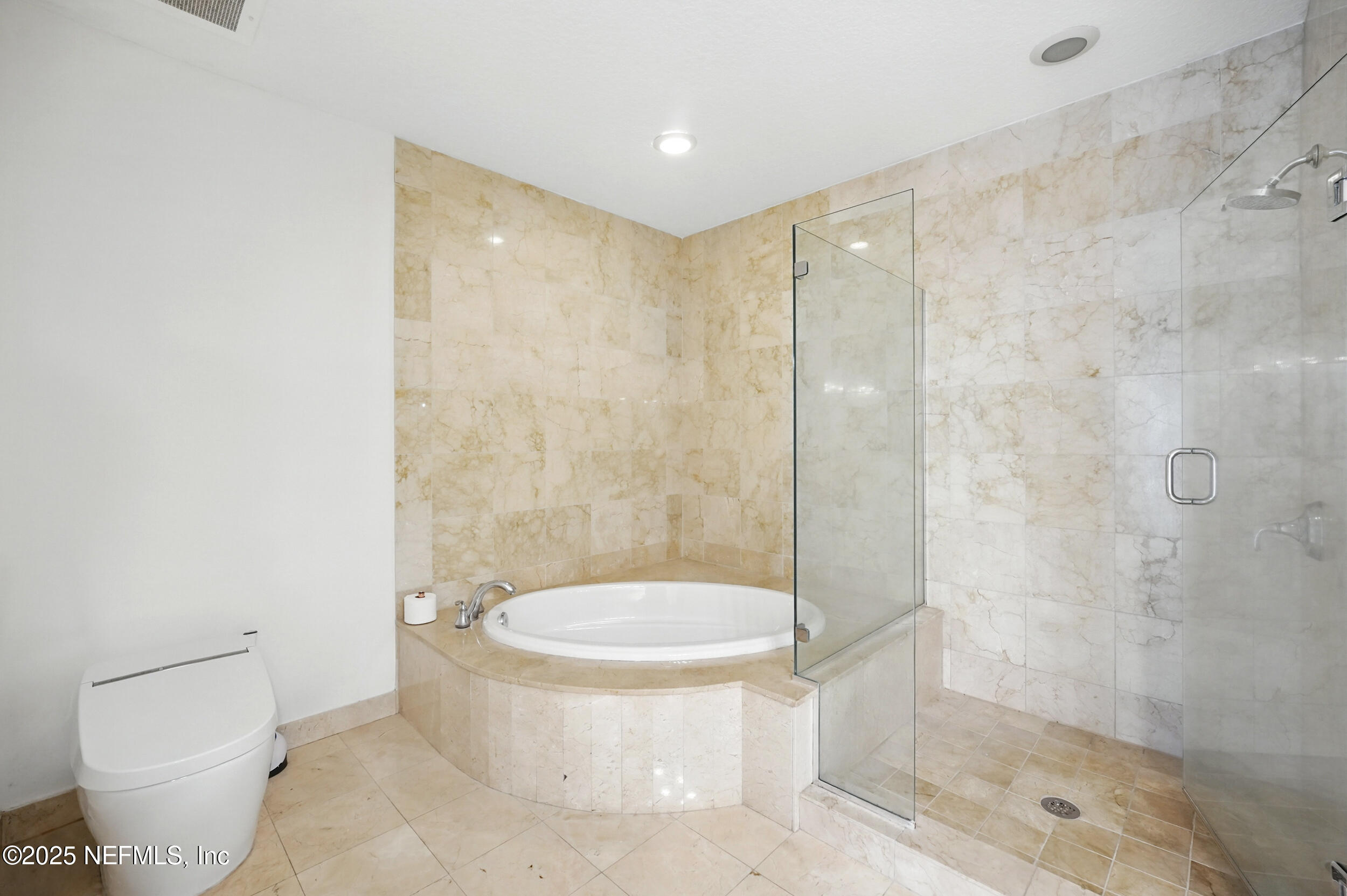 1431 Riverplace Boulevard, 2003