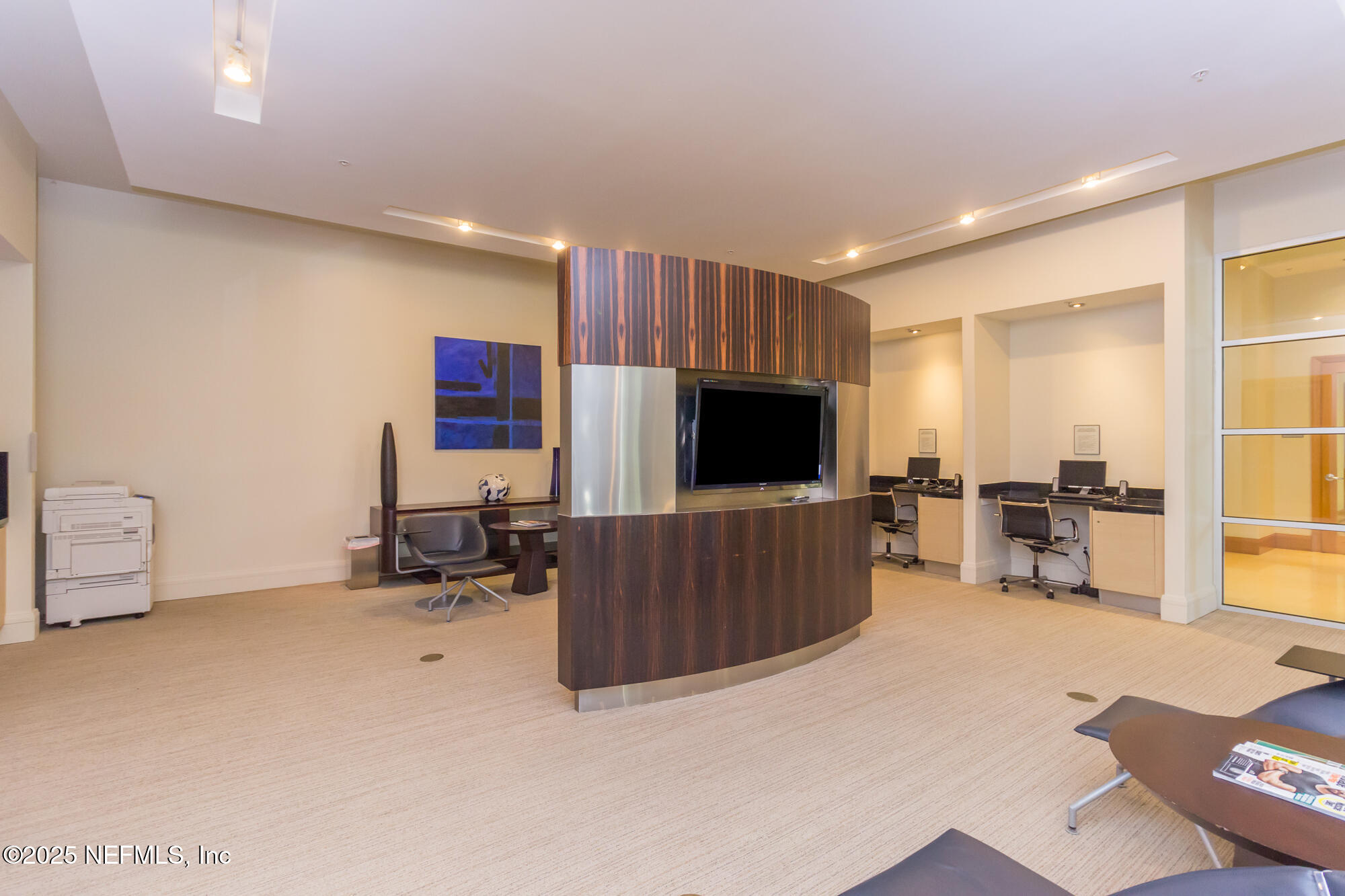 1431 Riverplace Boulevard, 2003