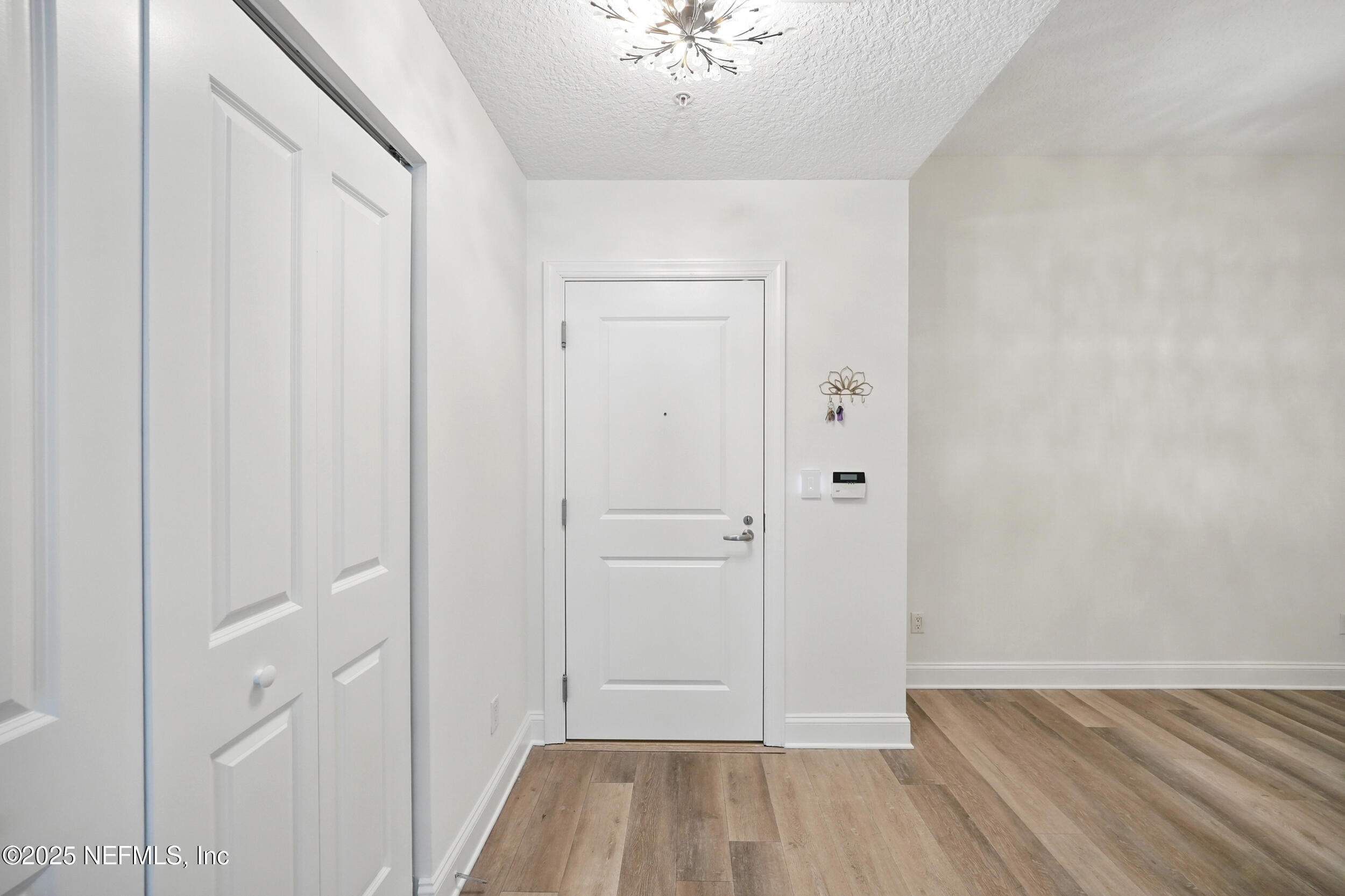 1431 Riverplace Boulevard, 2003