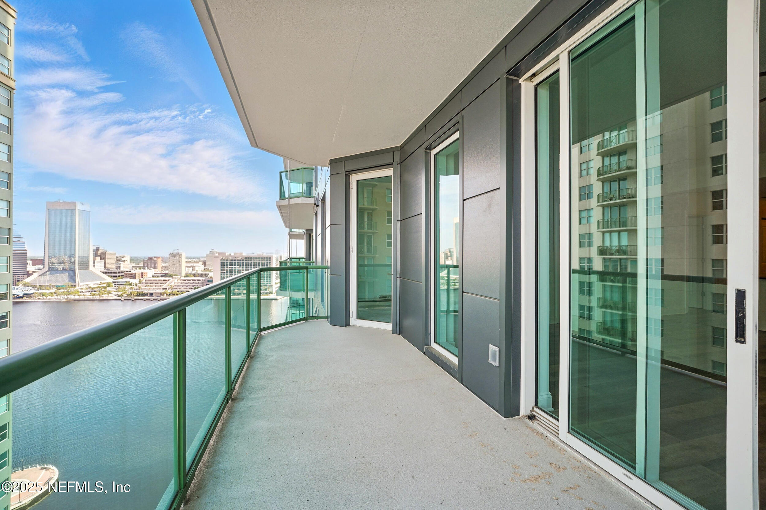 1431 Riverplace Boulevard, 2003