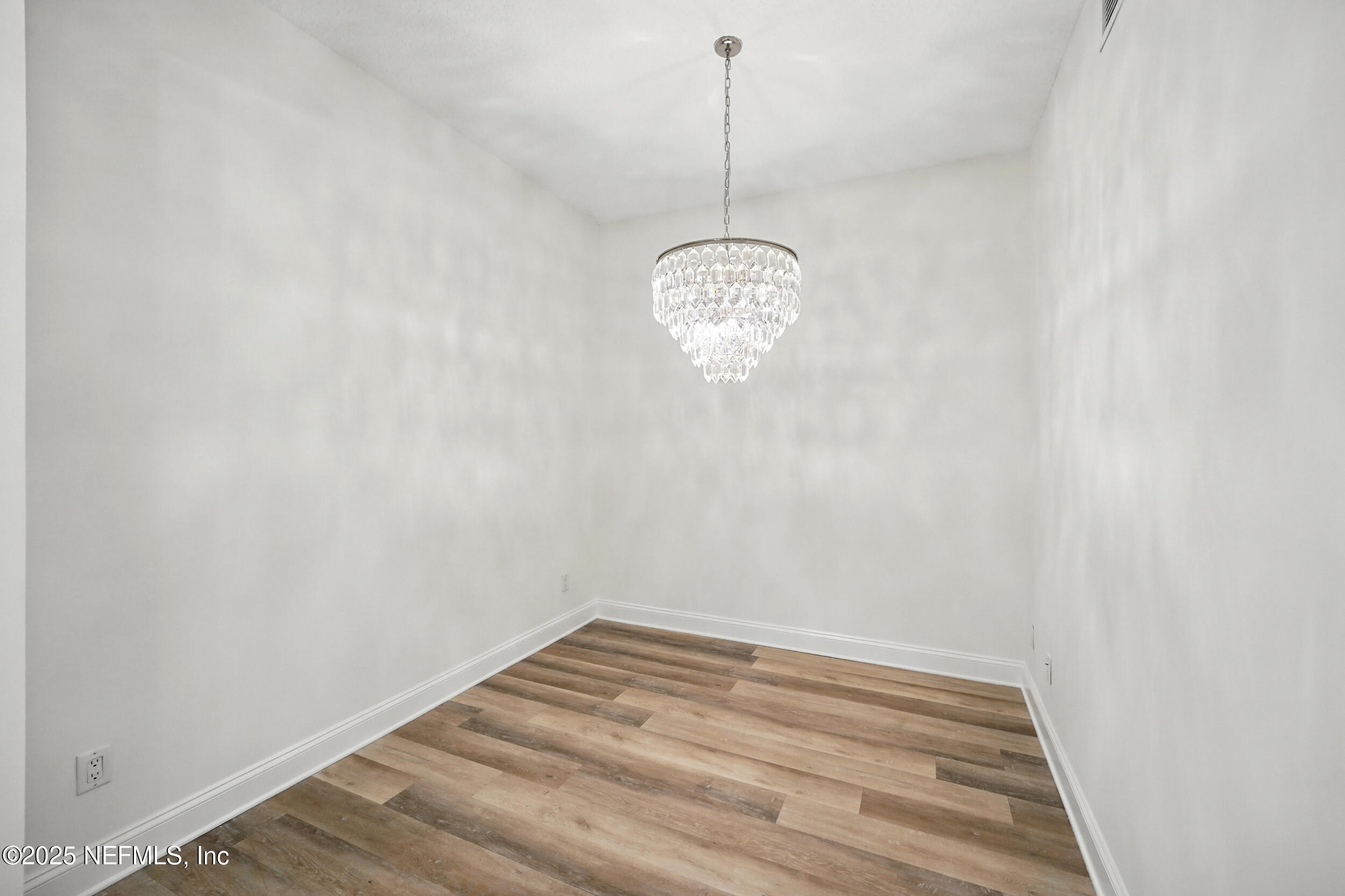 1431 Riverplace Boulevard, 2003