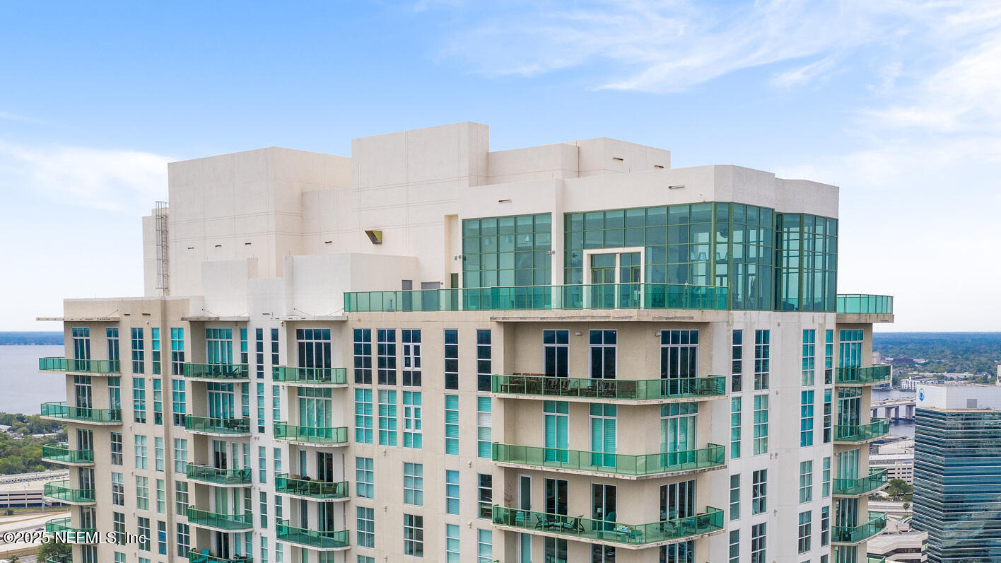 1431 Riverplace Boulevard, 2003