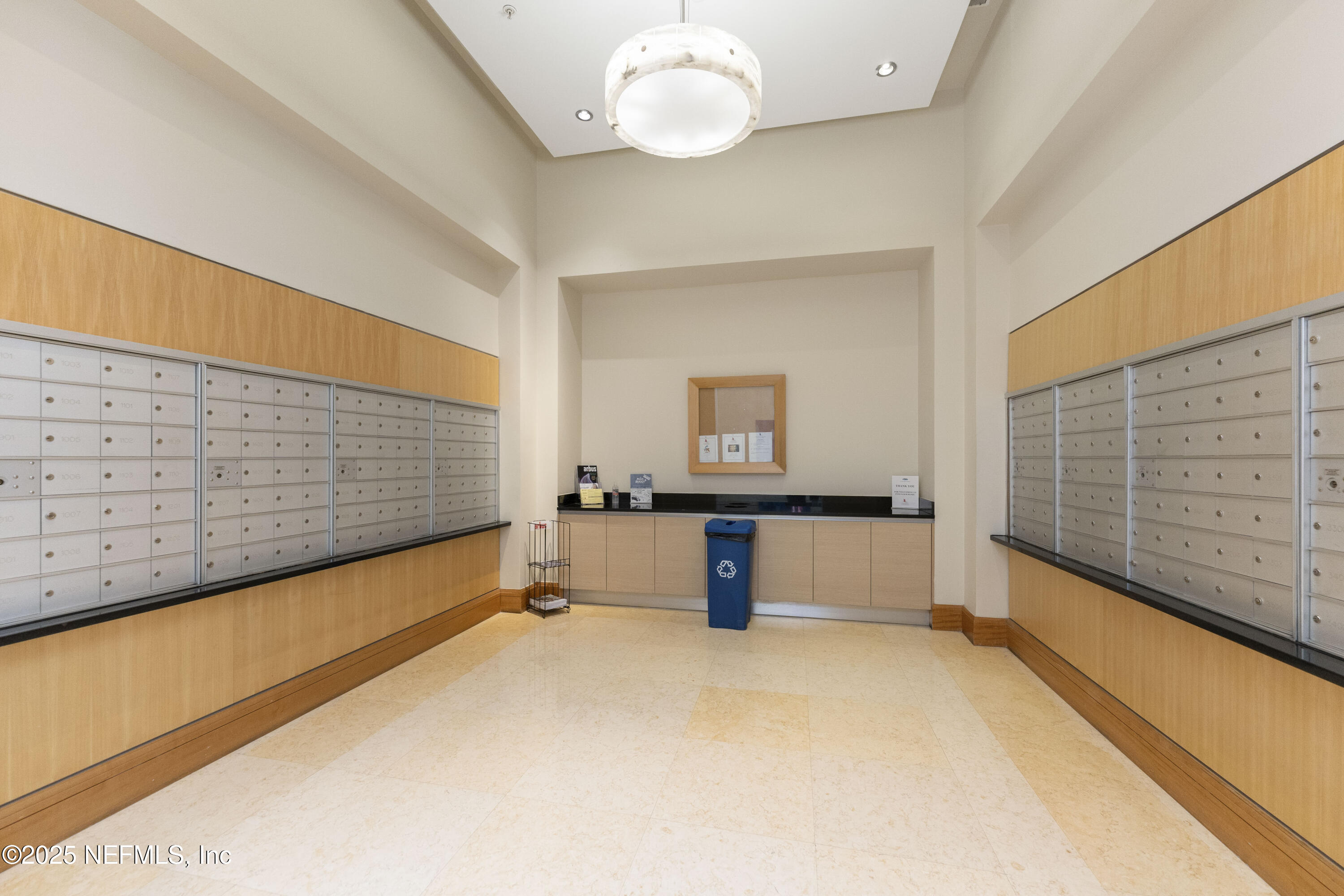 1431 Riverplace Boulevard, 2003