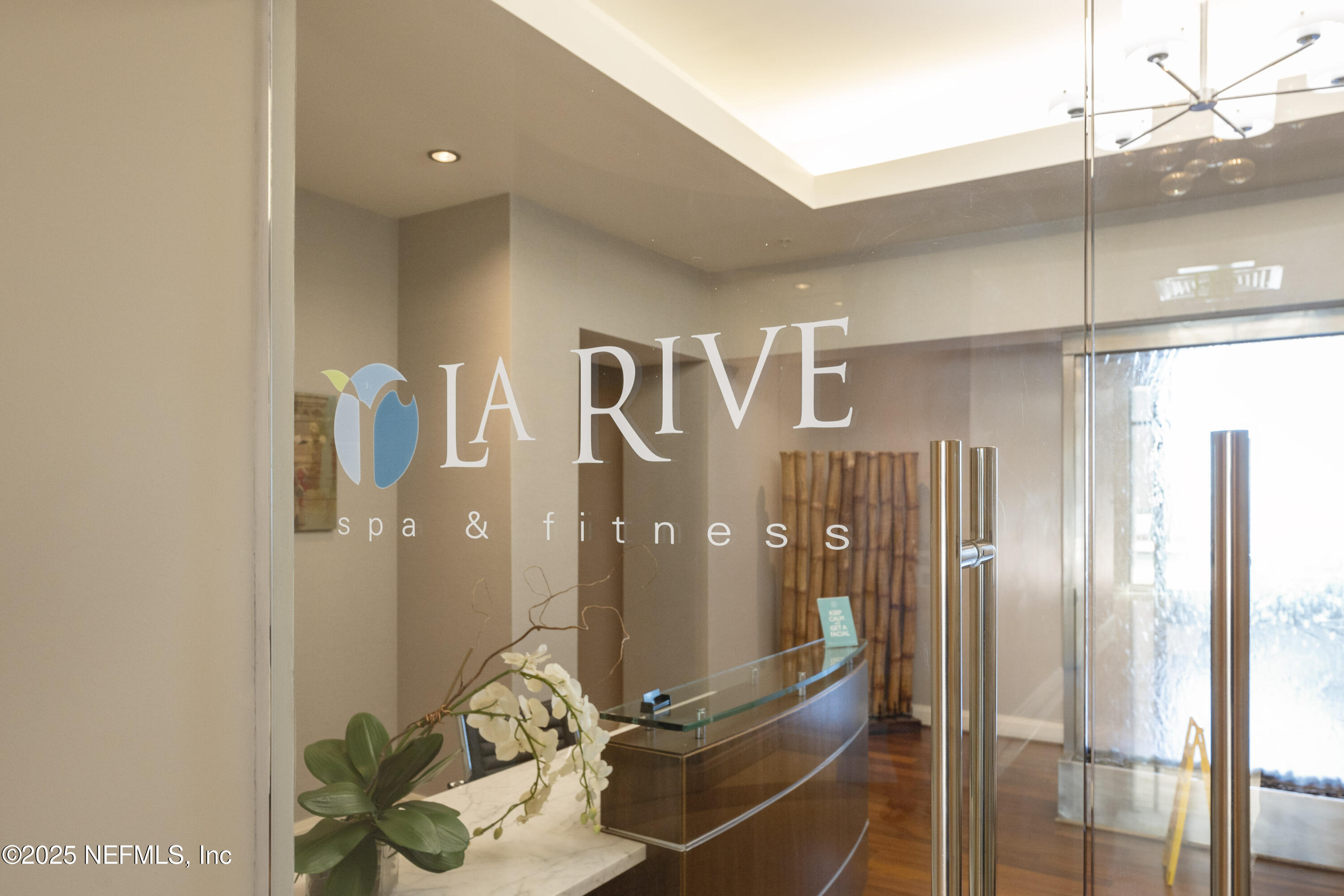 1431 Riverplace Boulevard, 2003