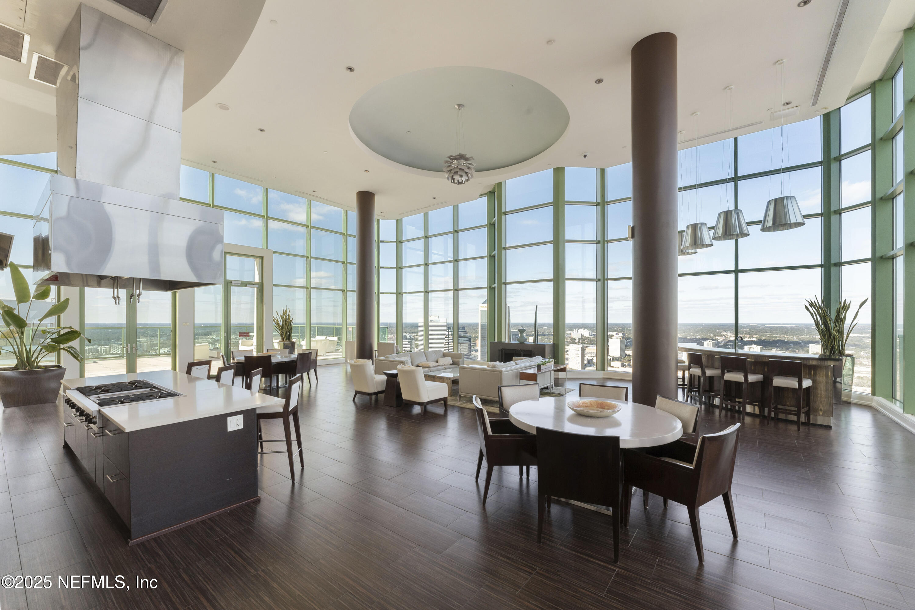 1431 Riverplace Boulevard, 2003