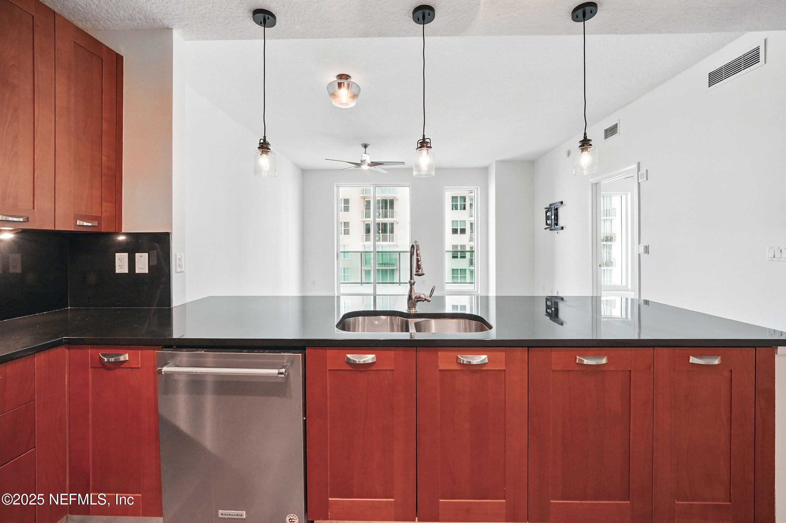 1431 Riverplace Boulevard, 2003