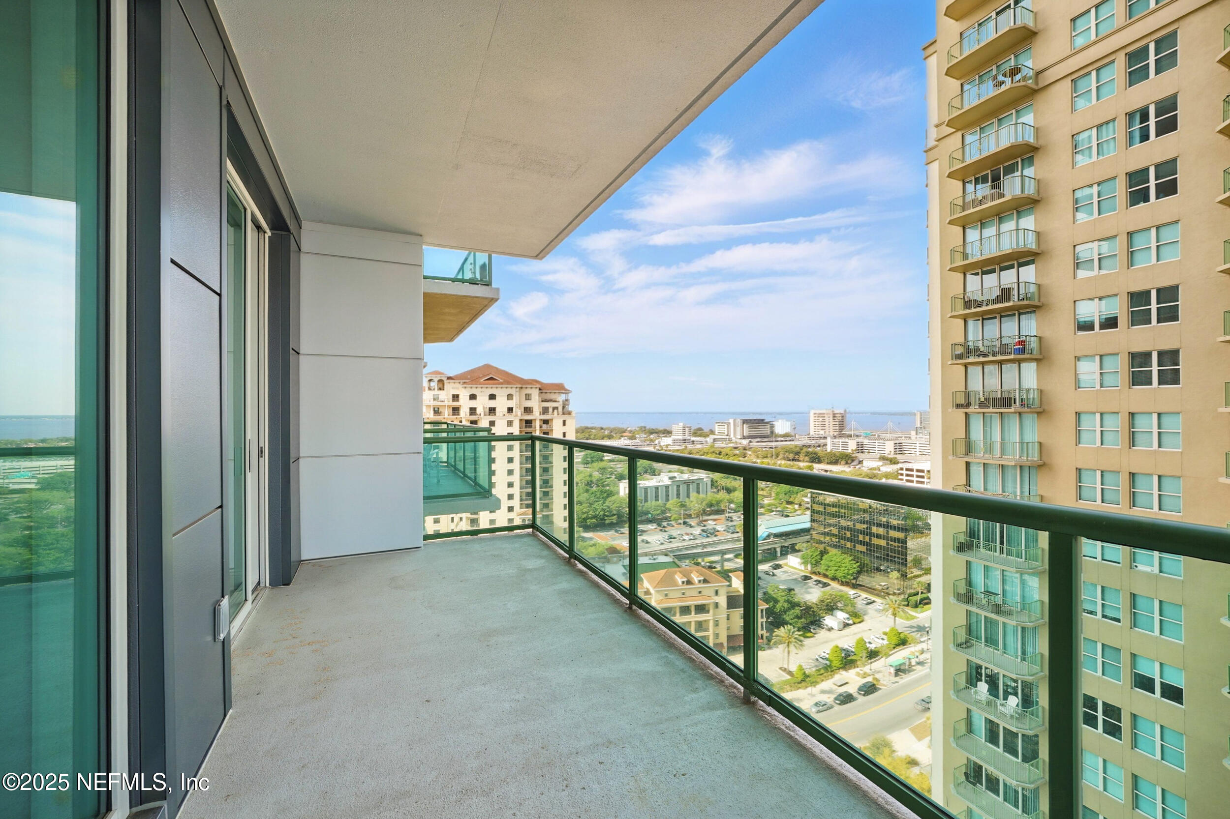 1431 Riverplace Boulevard, 2003