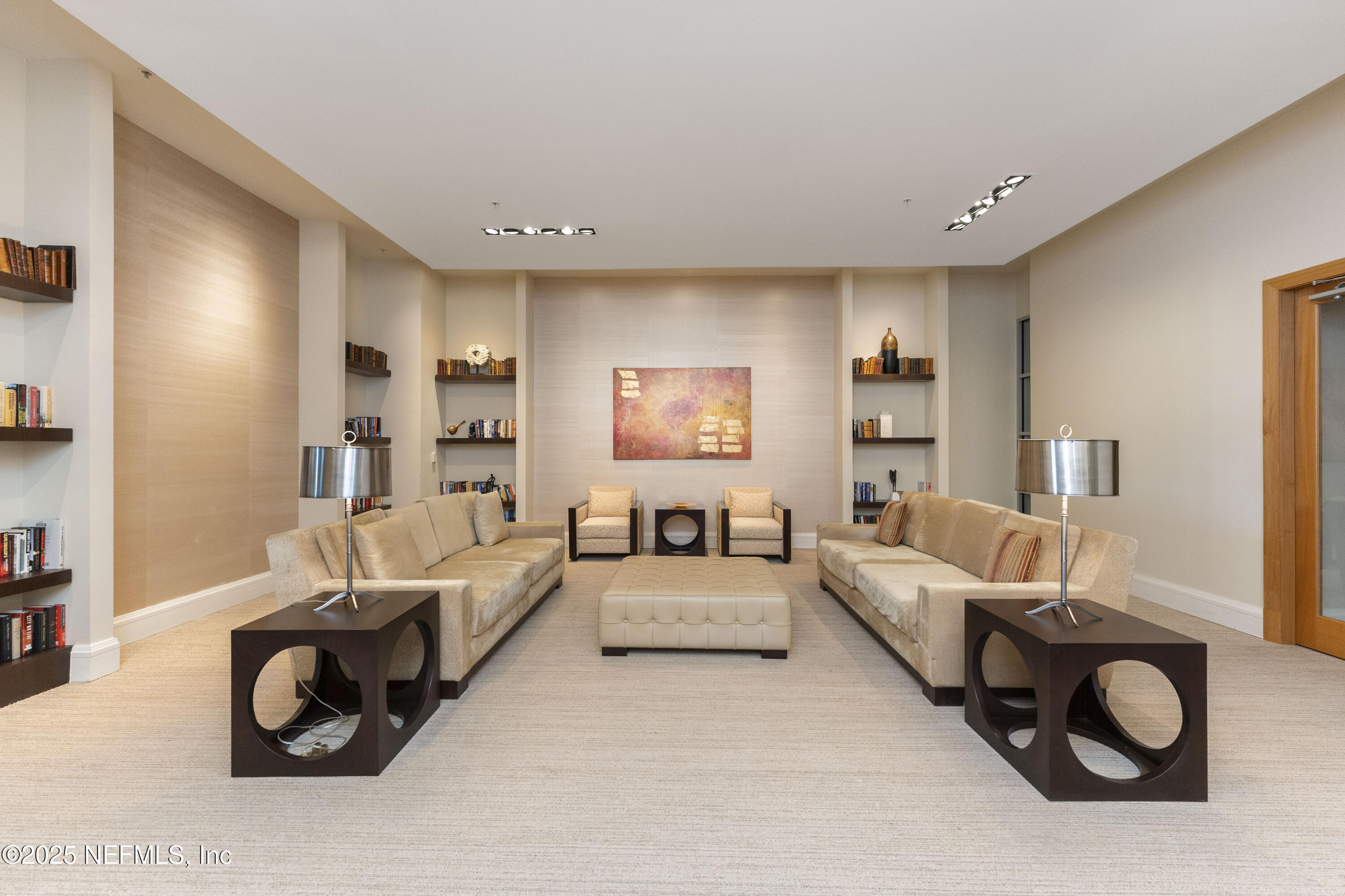 1431 Riverplace Boulevard, 2003