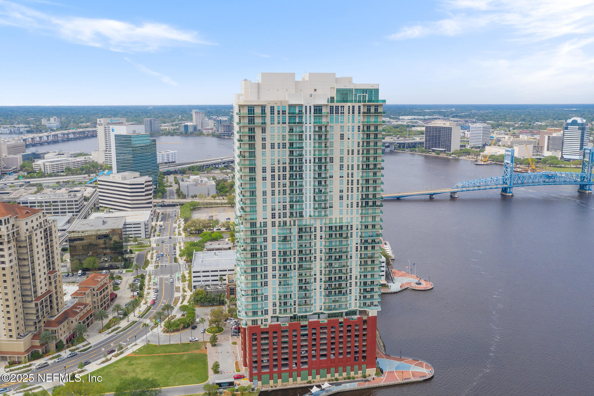 1431 Riverplace Boulevard, 2003