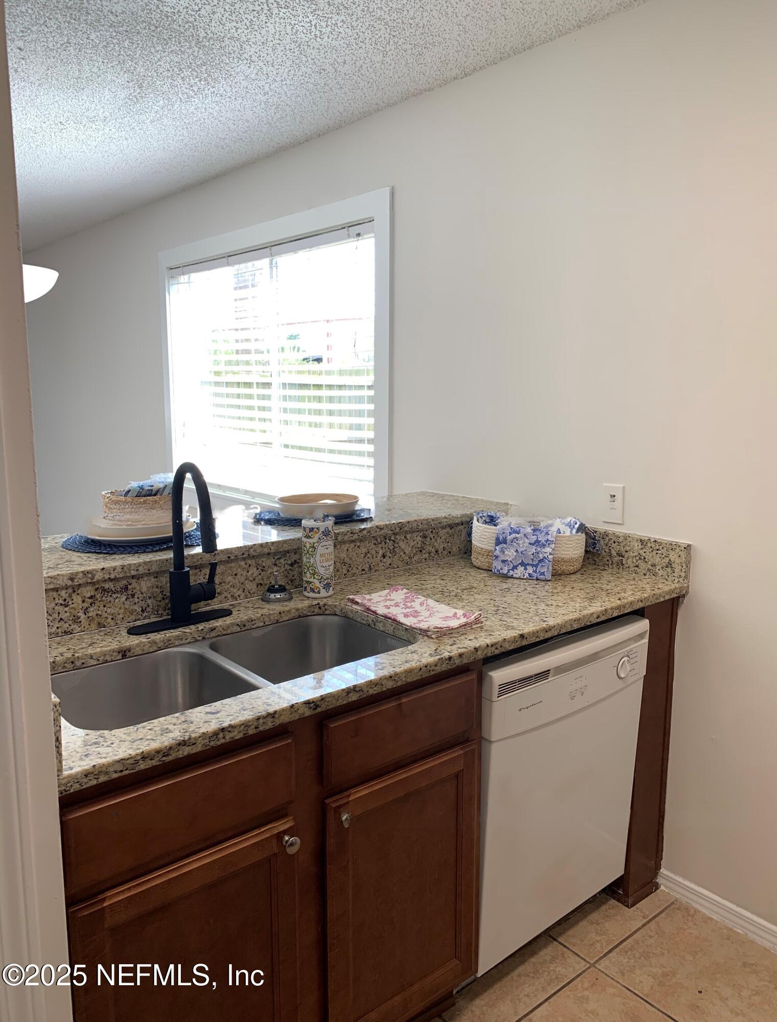 887 & 889 8TH Avenue S