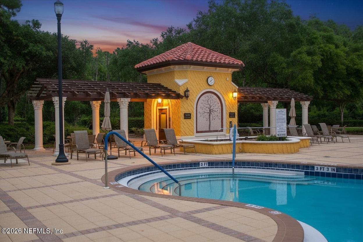 8521 LITTLE SWIFT Circle 34D