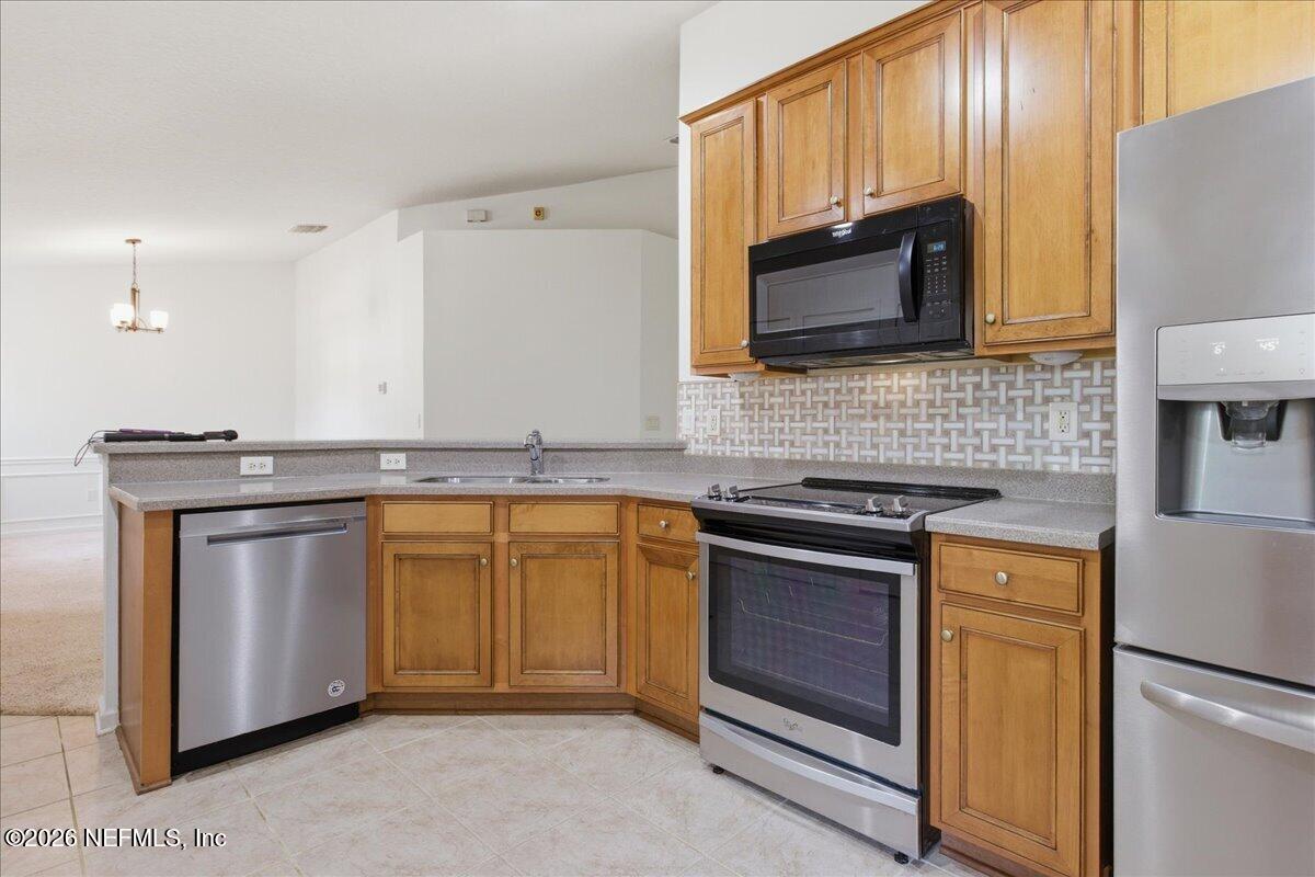 8521 LITTLE SWIFT Circle 34D