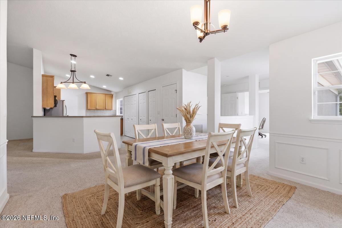 8521 LITTLE SWIFT Circle 34D