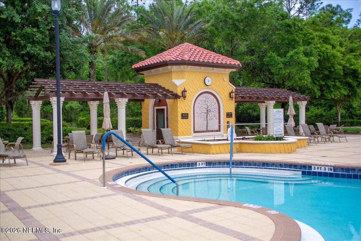 8521 LITTLE SWIFT Circle 34D