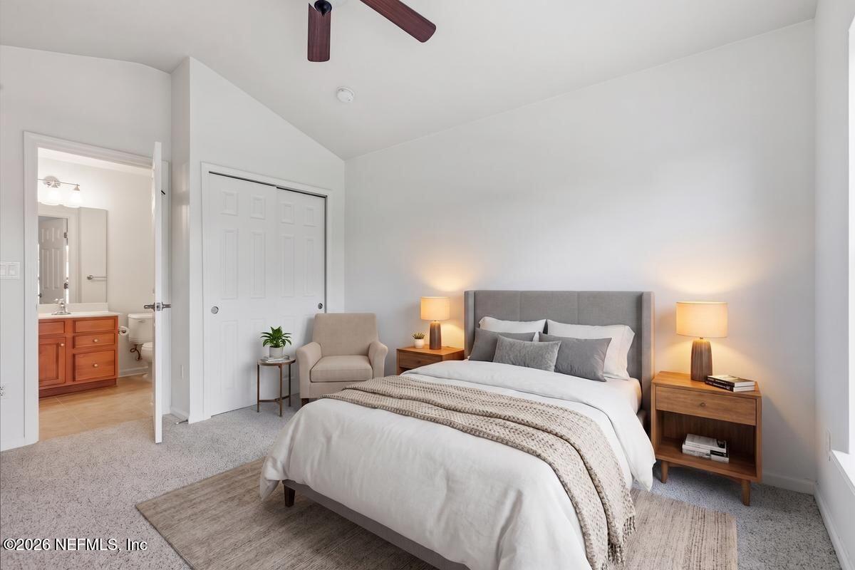 8521 LITTLE SWIFT Circle 34D