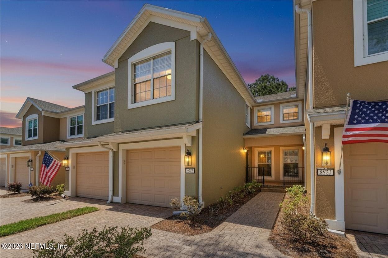 8521 LITTLE SWIFT Circle 34D