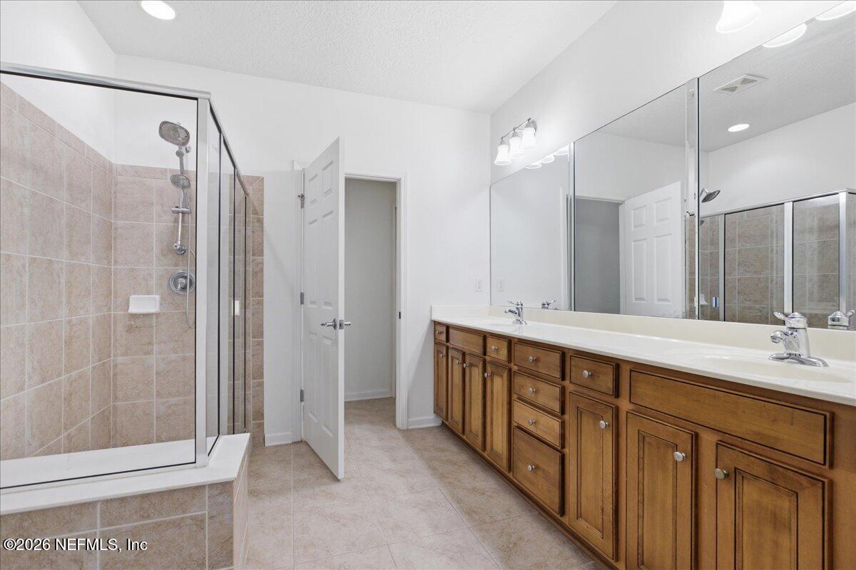 8521 LITTLE SWIFT Circle 34D