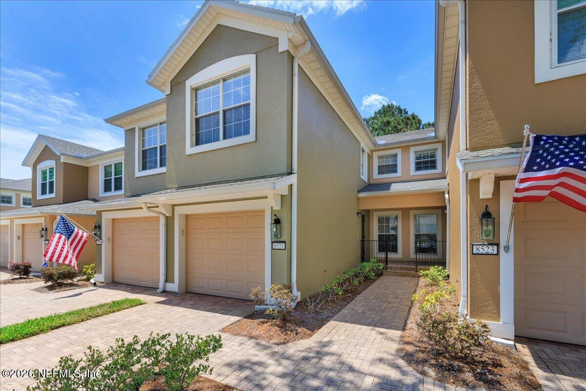 8521 LITTLE SWIFT Circle 34D