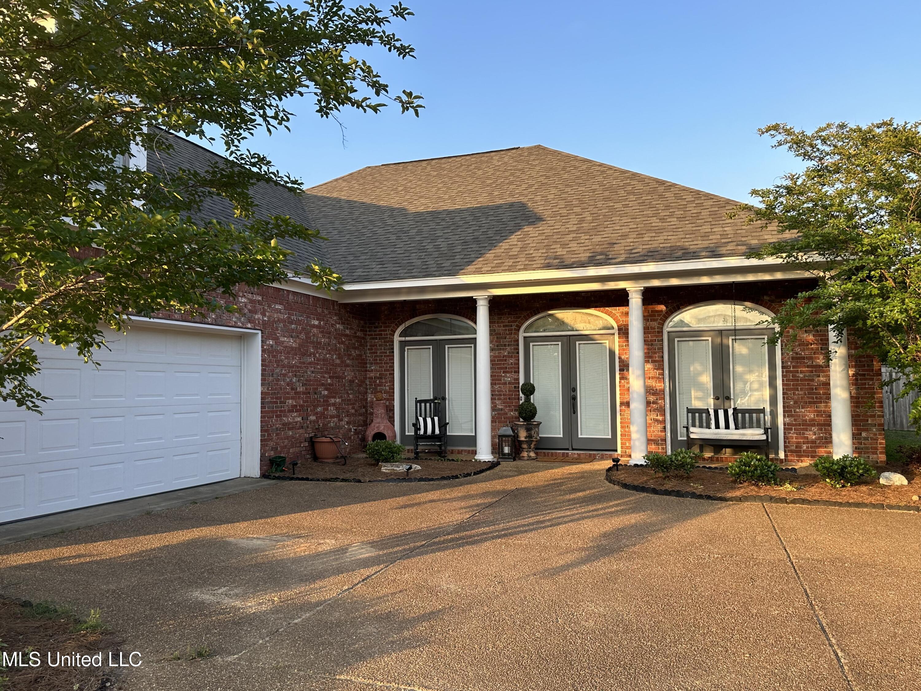 800 Highland Court