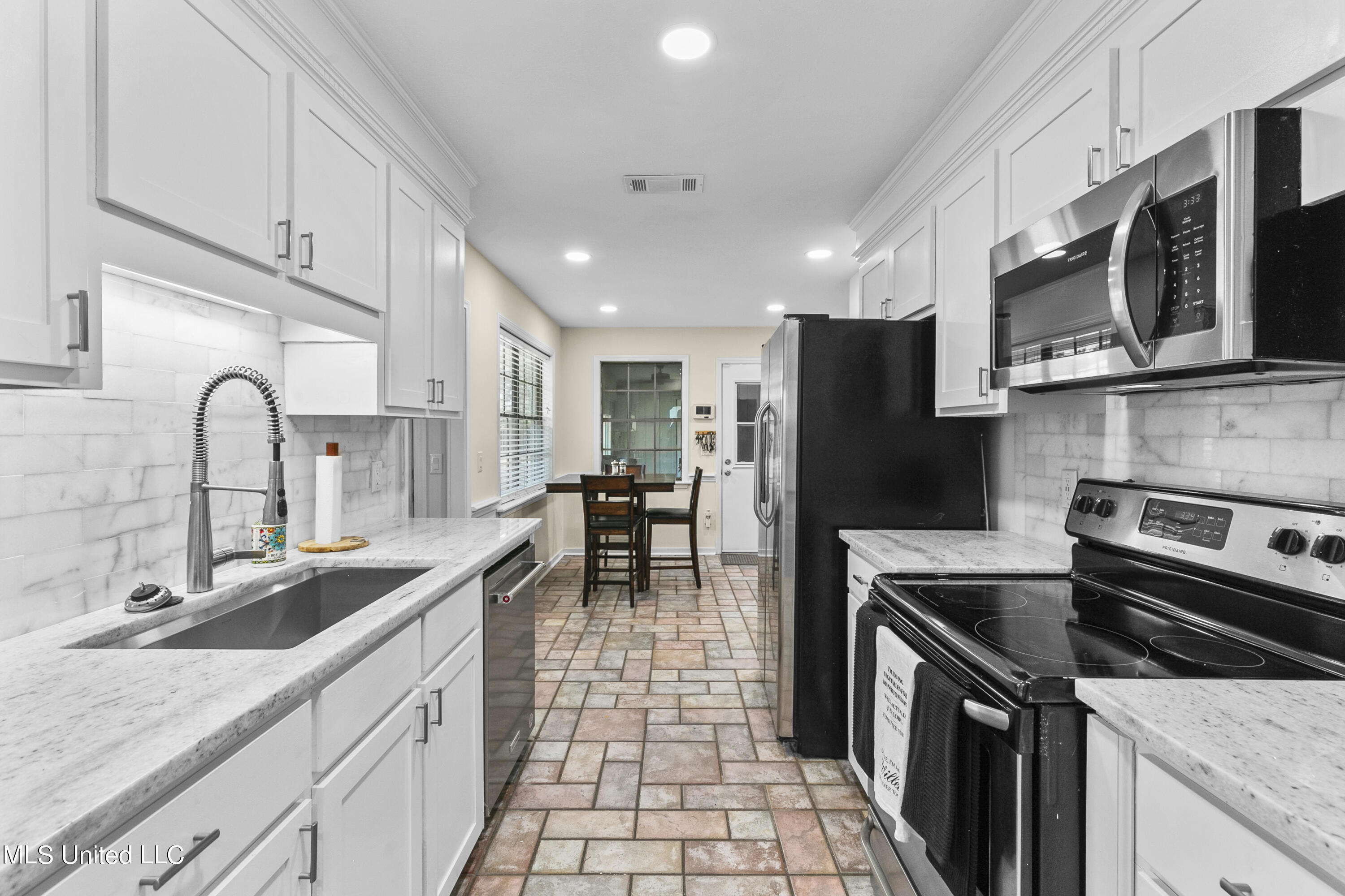 305 Camelia Trail