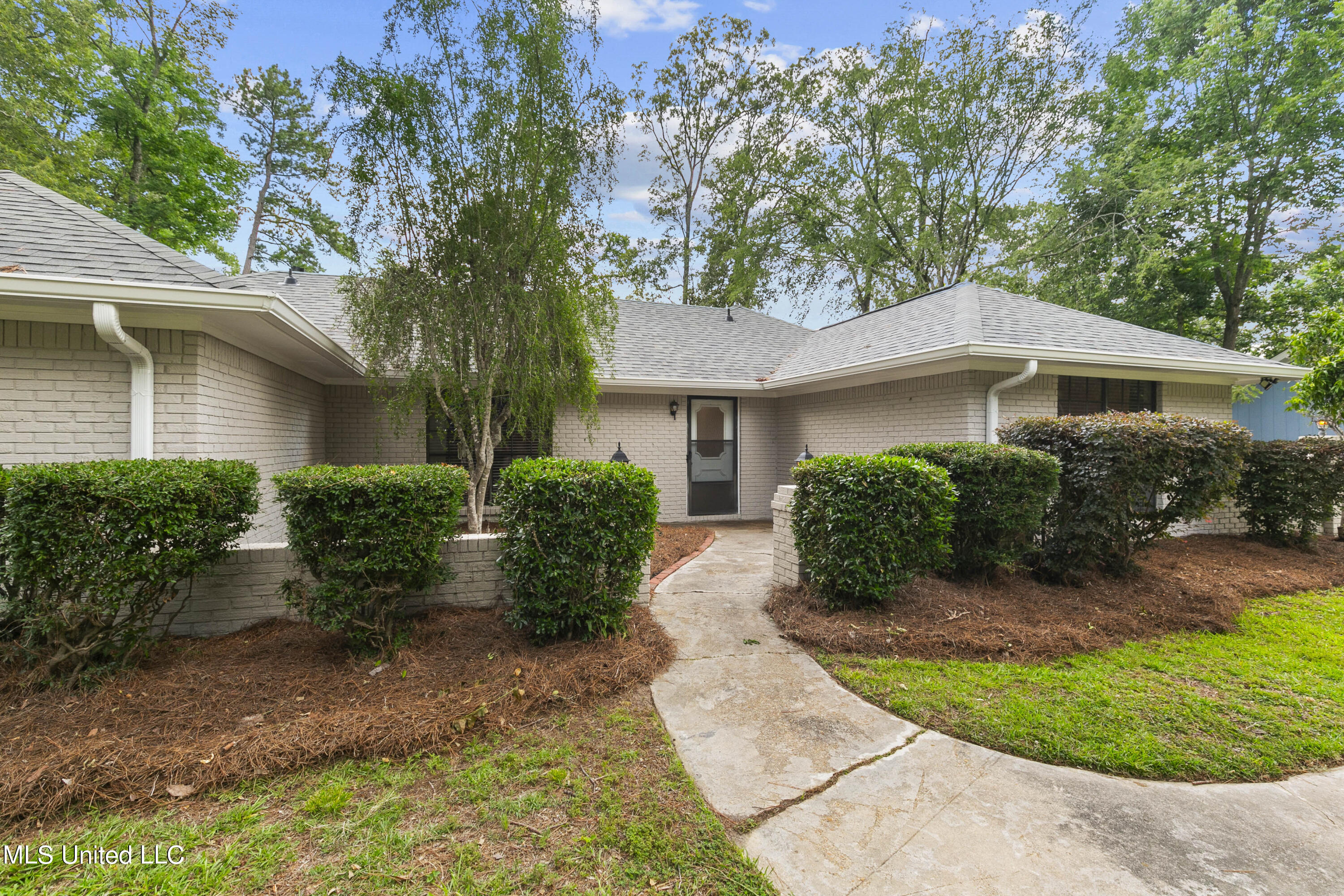 305 Camelia Trail