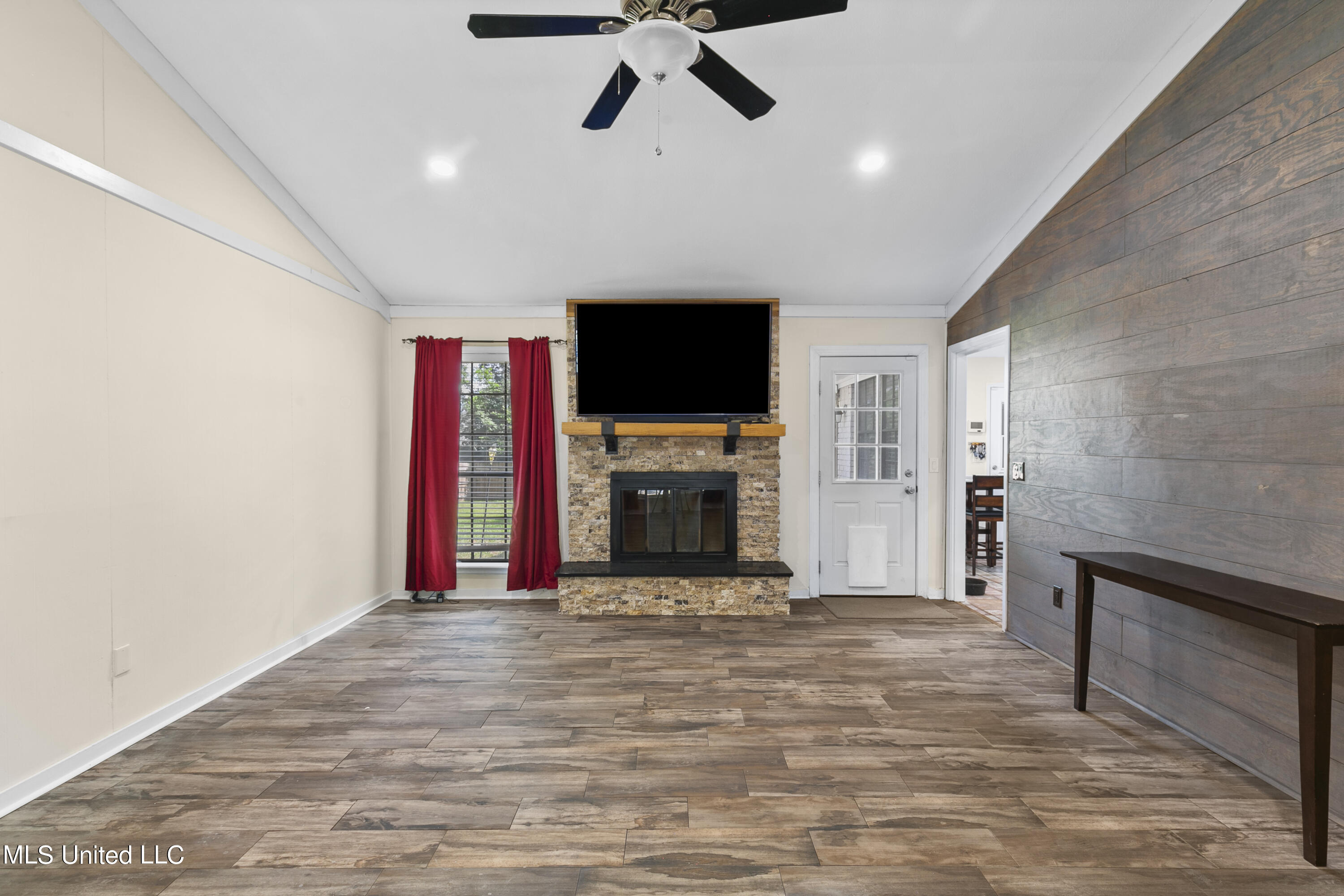 305 Camelia Trail