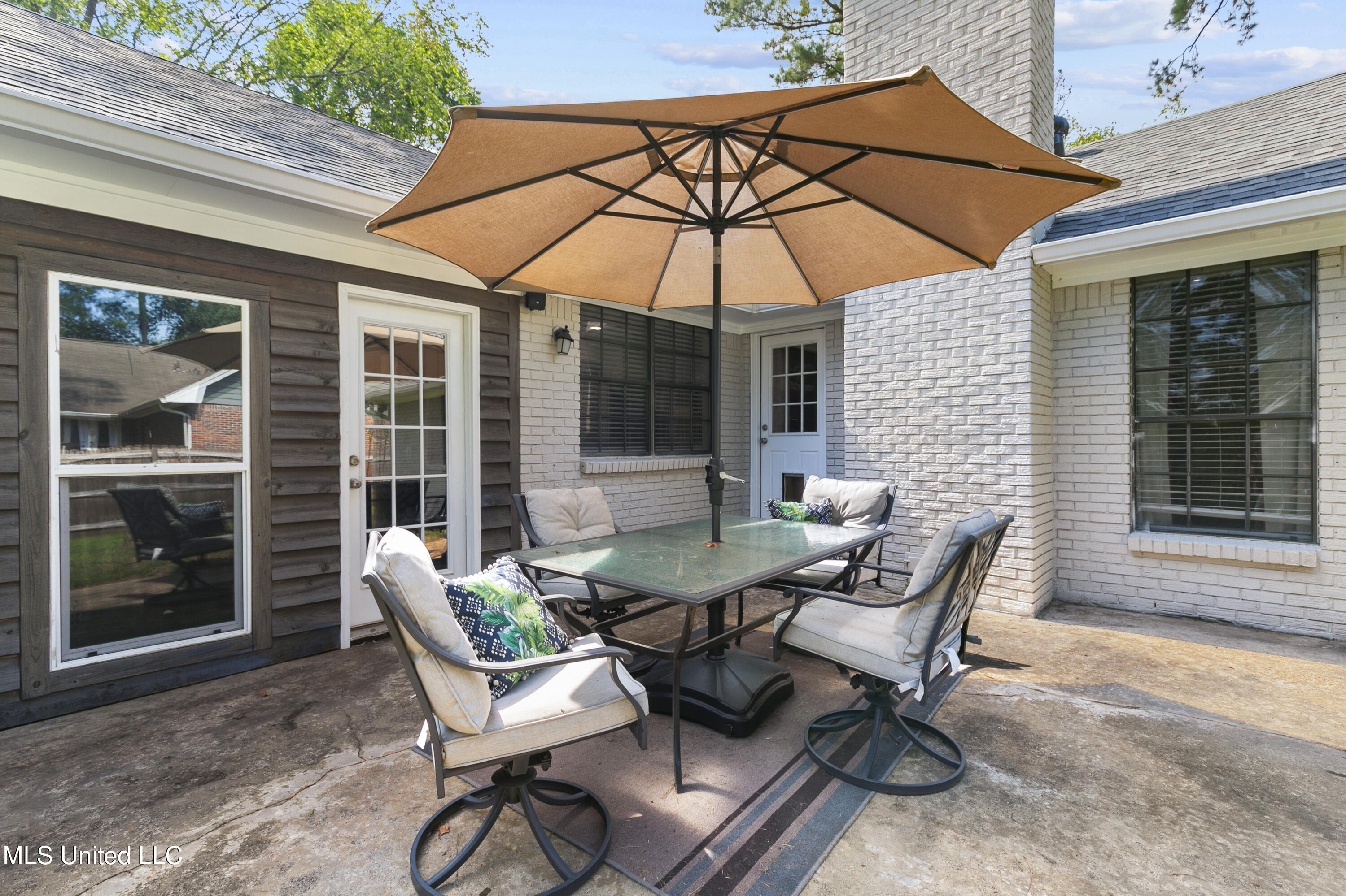 305 Camelia Trail