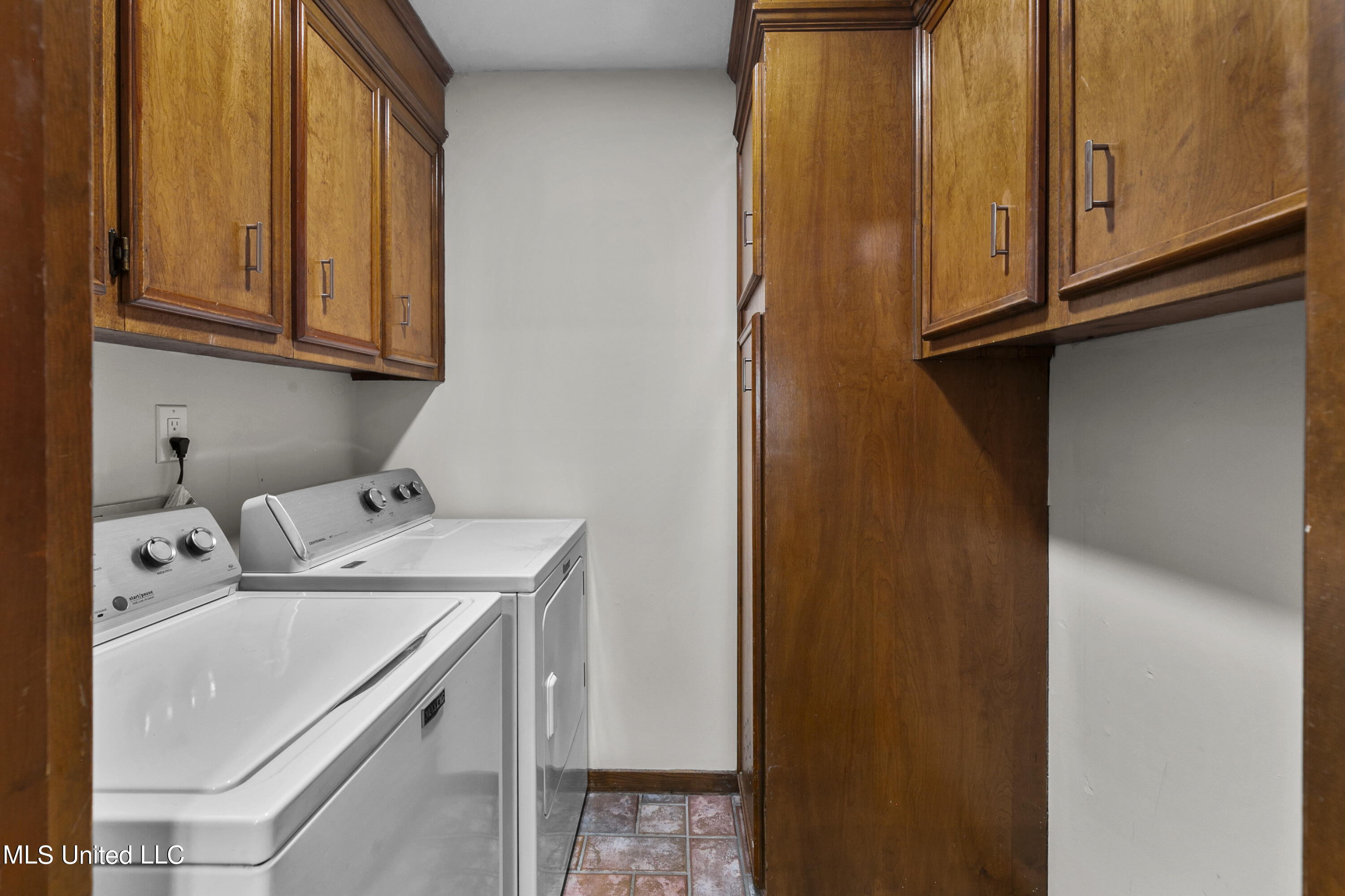 305 Camelia Trail