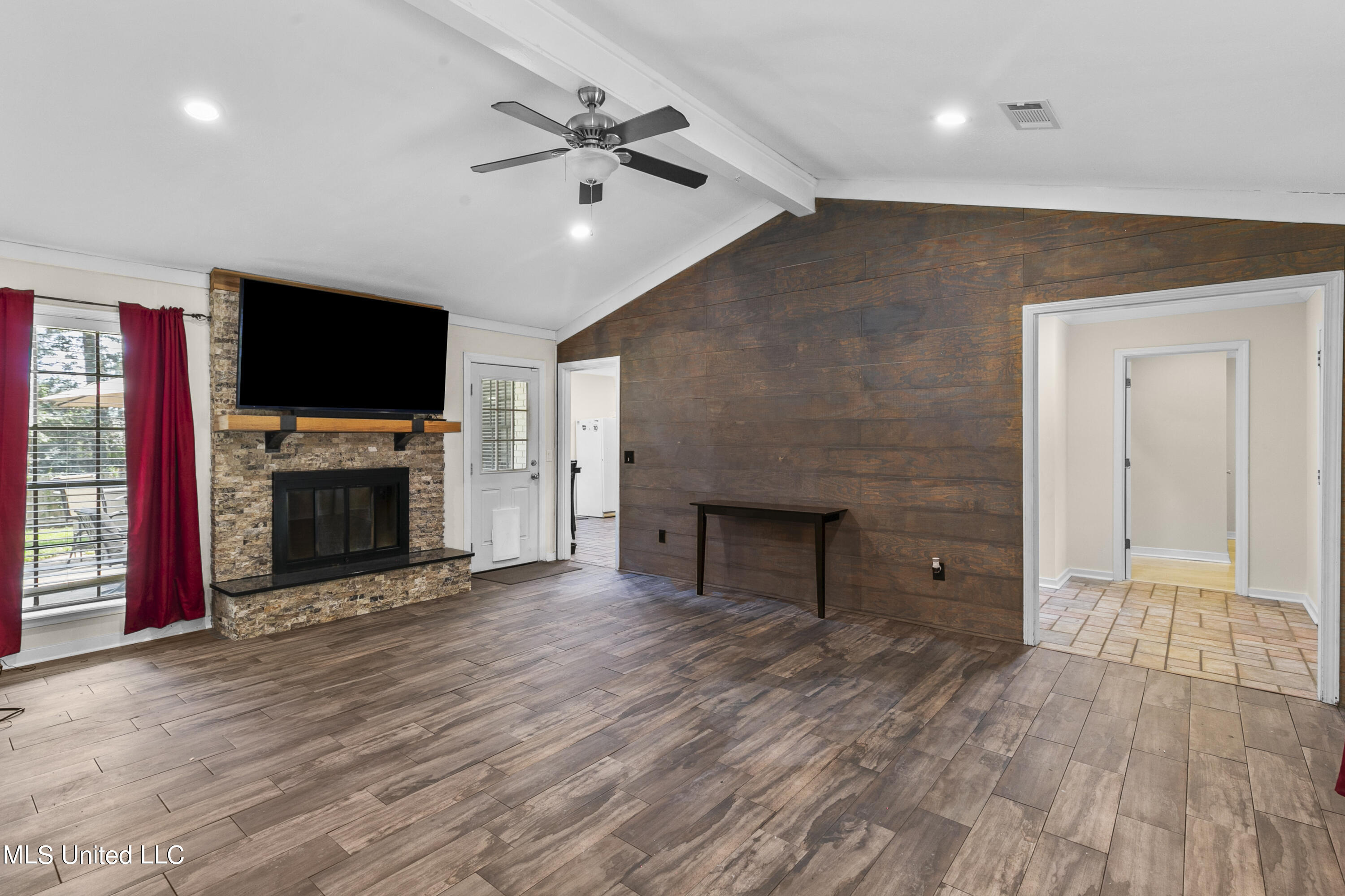 305 Camelia Trail