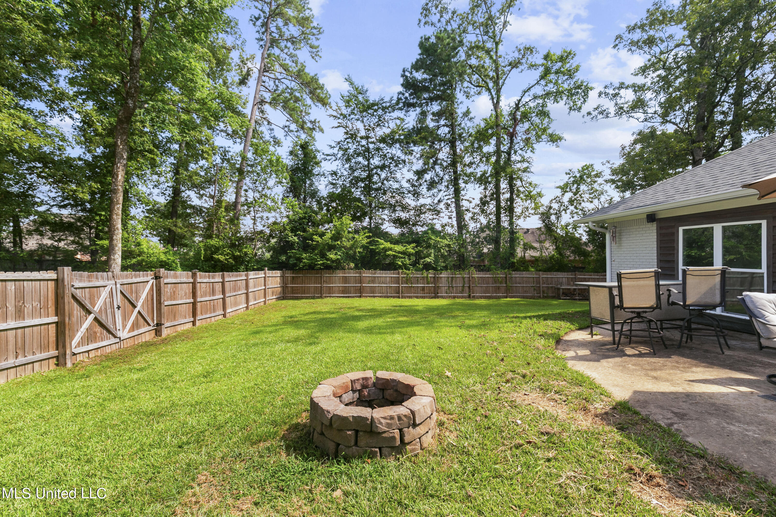 305 Camelia Trail