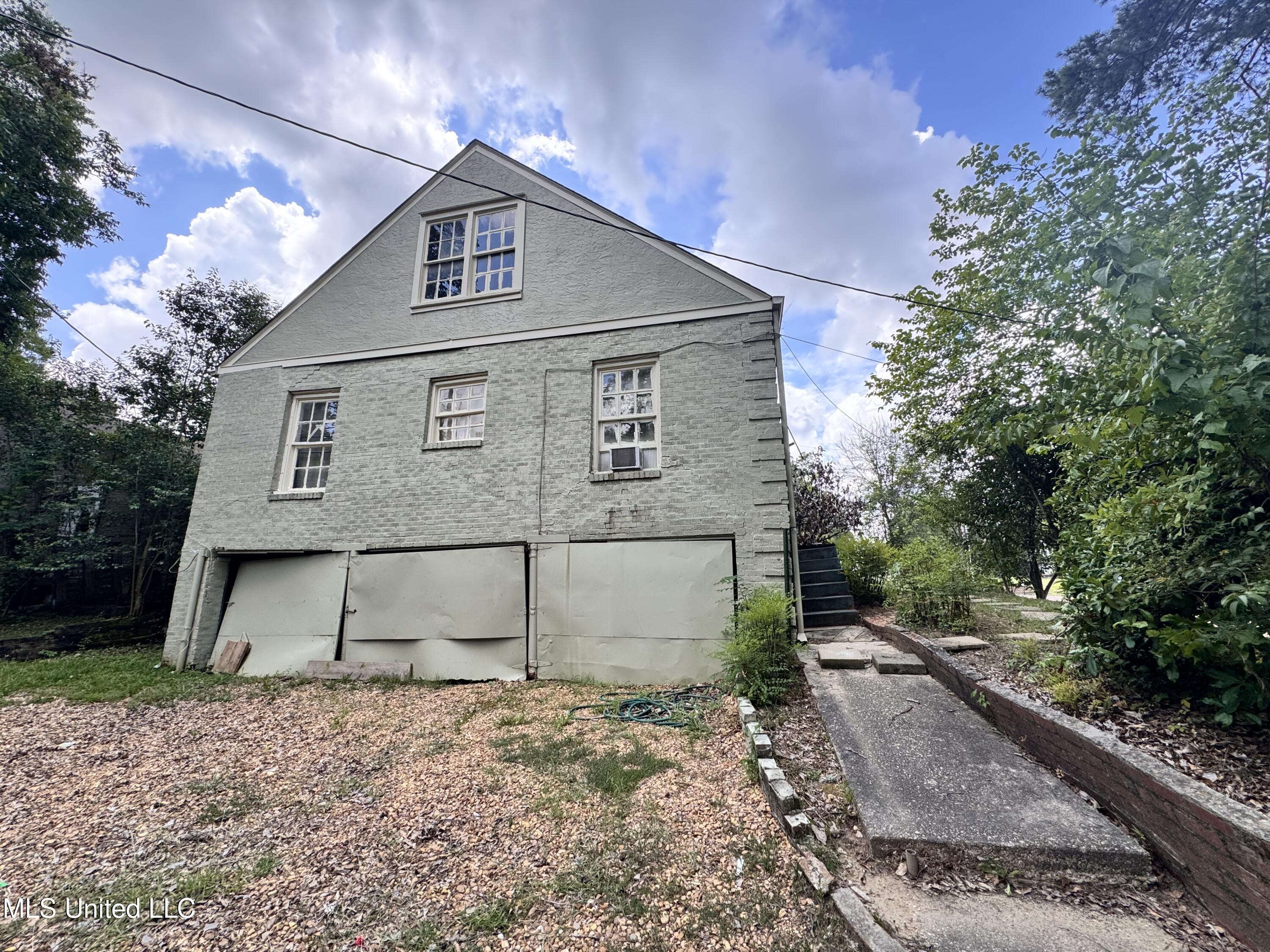 1202 Fortification Street, 1-2