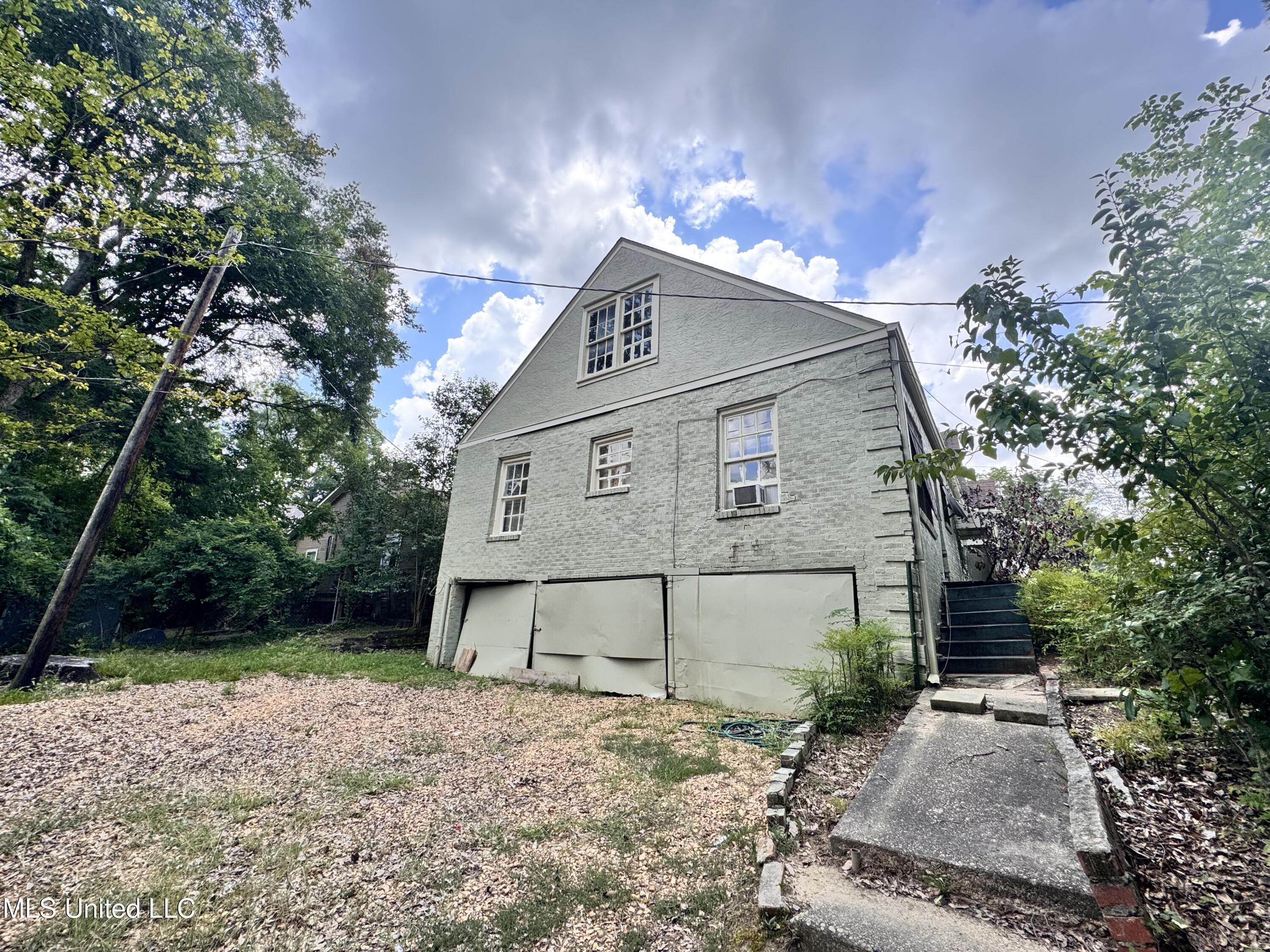 1202 Fortification Street, 1-2