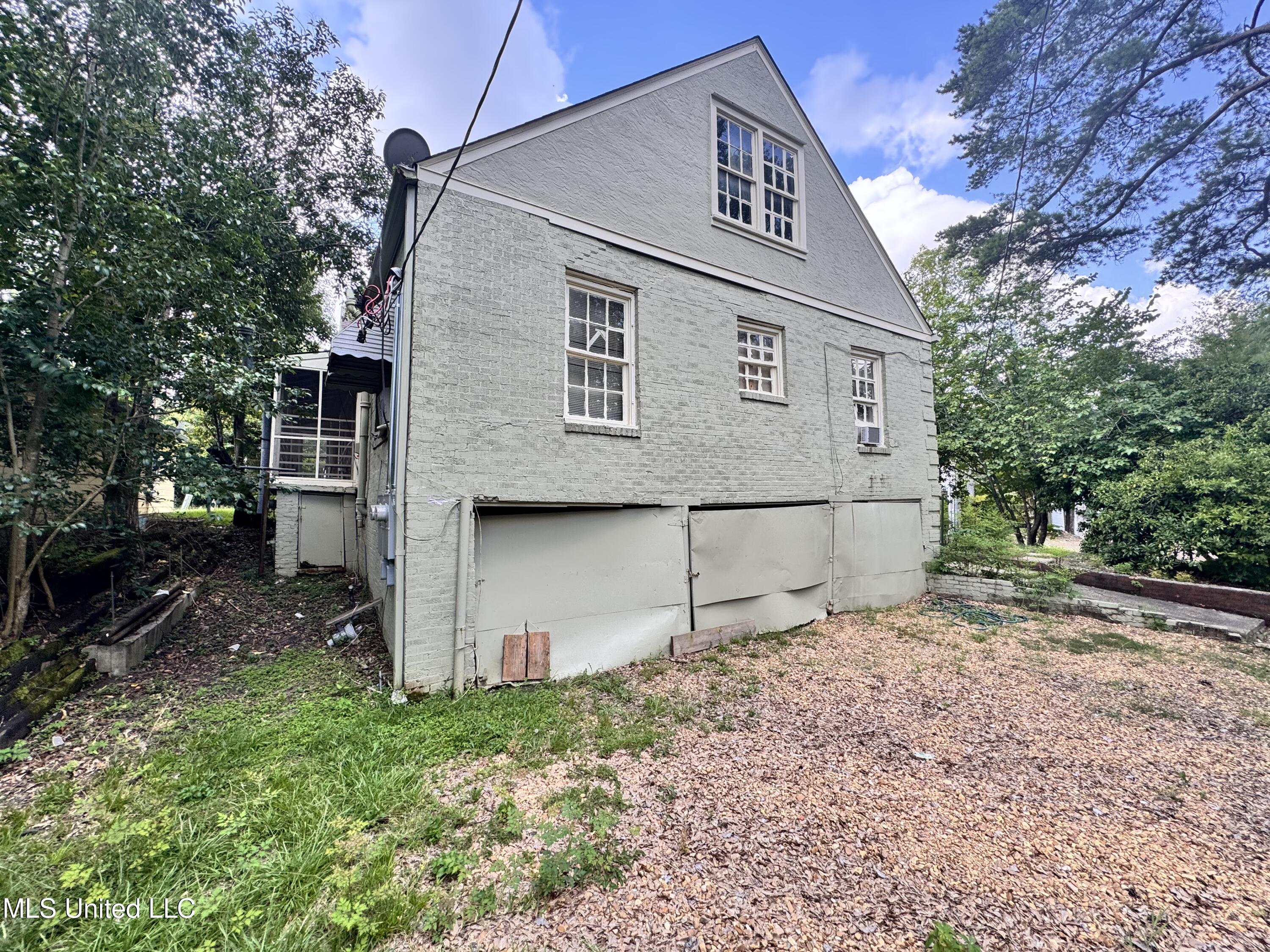 1202 Fortification Street, 1-2