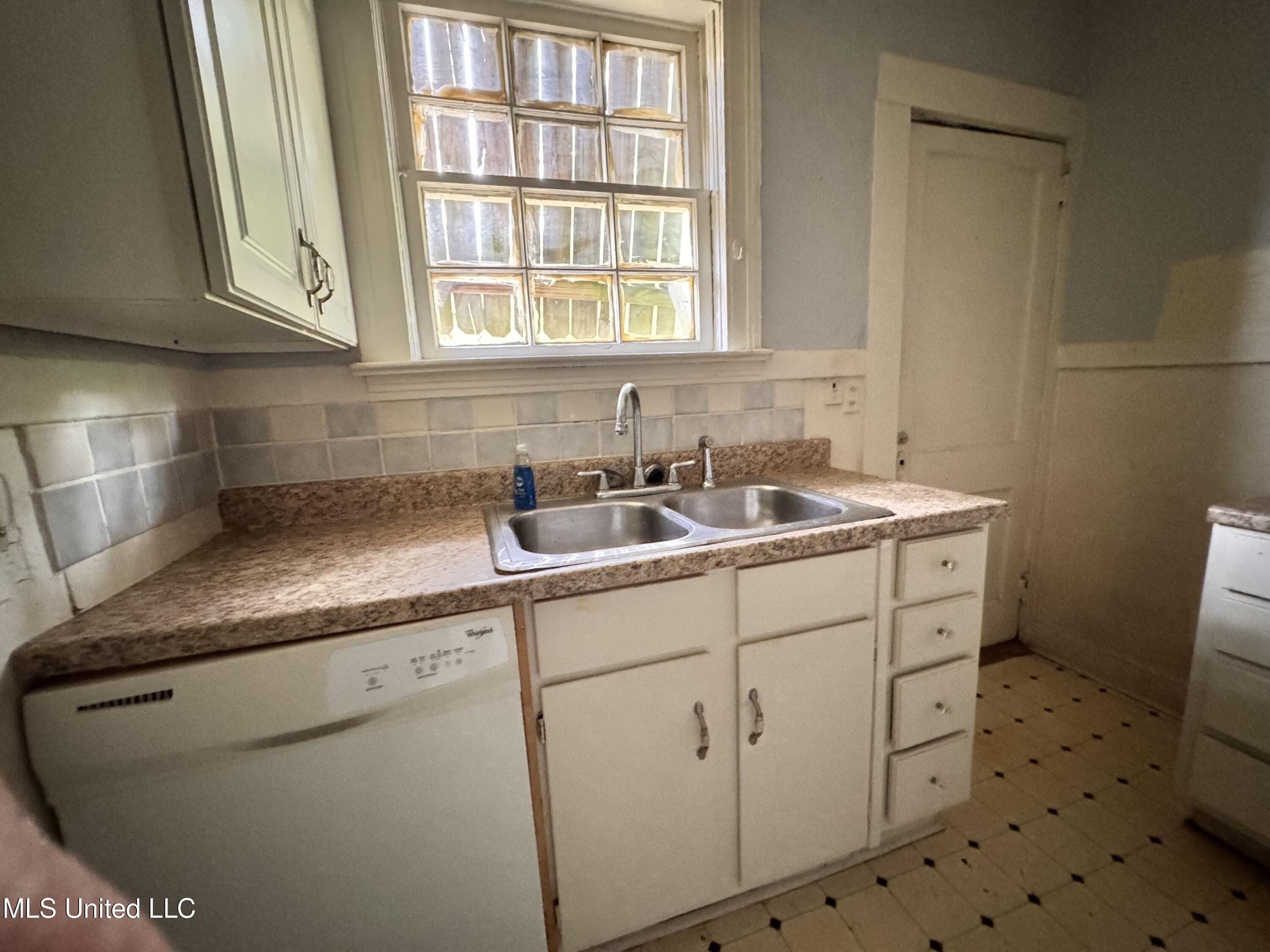 1202 Fortification Street, 1-2