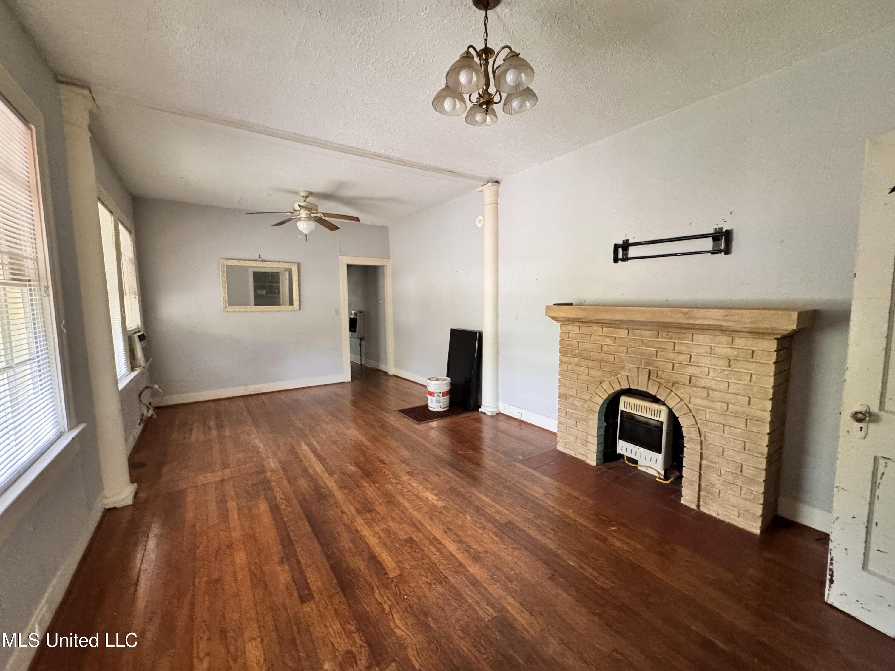 1202 Fortification Street, 1-2
