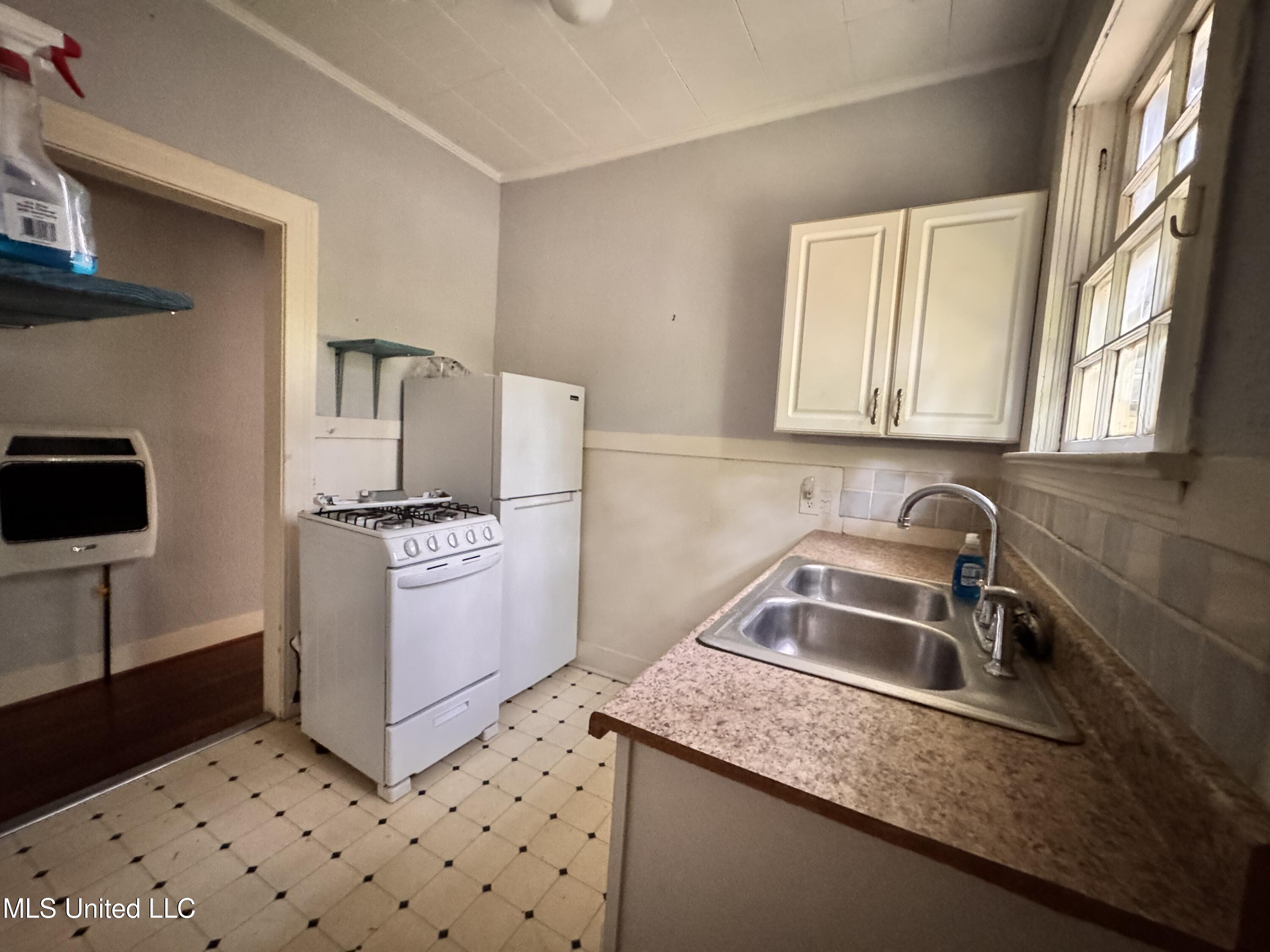 1202 Fortification Street, 1-2
