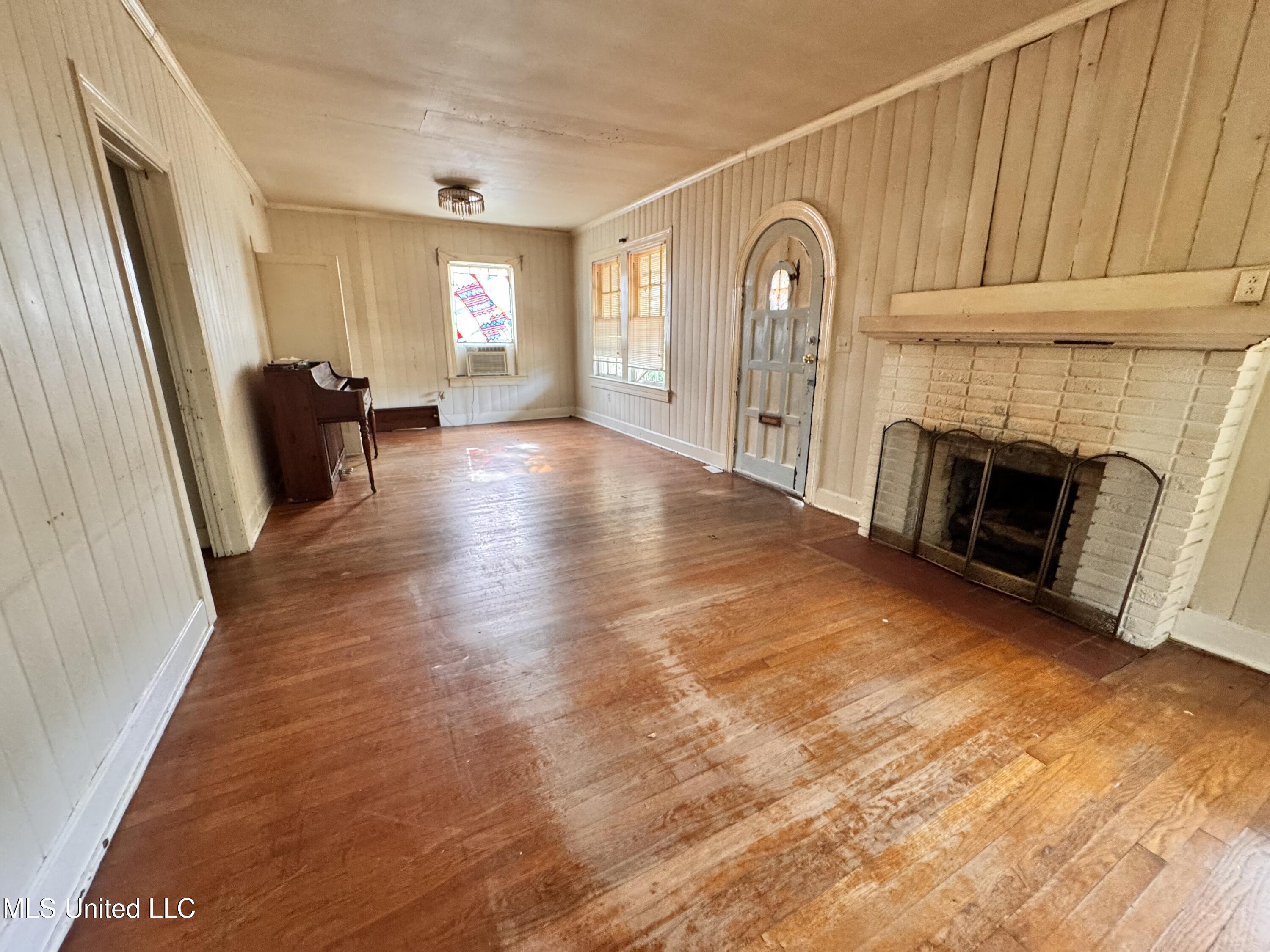 1202 Fortification Street, 1-2