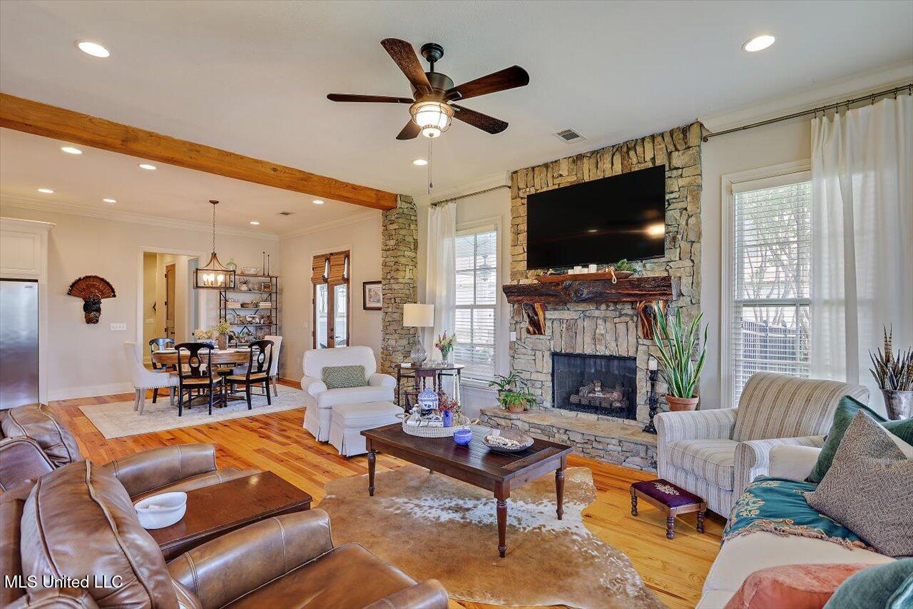 709 Arbor Run