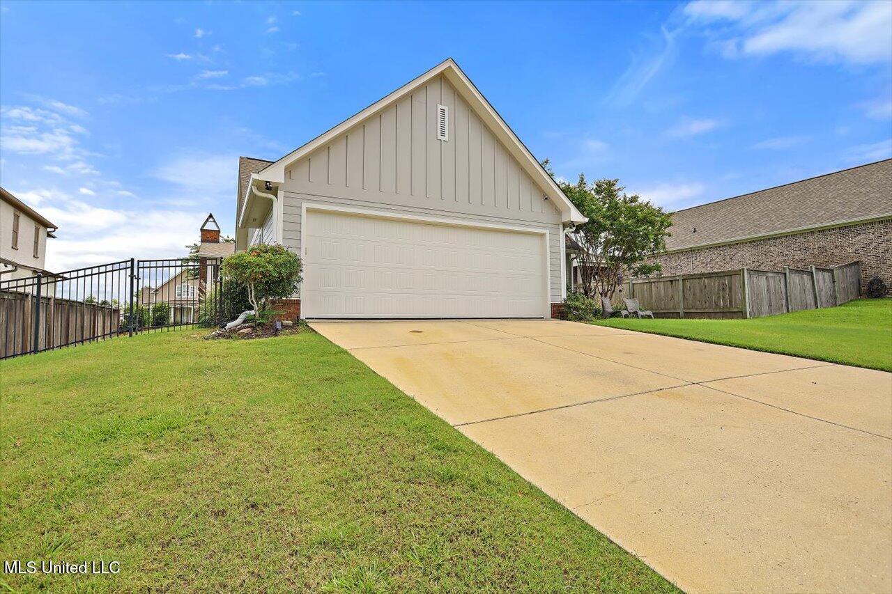 709 Arbor Run