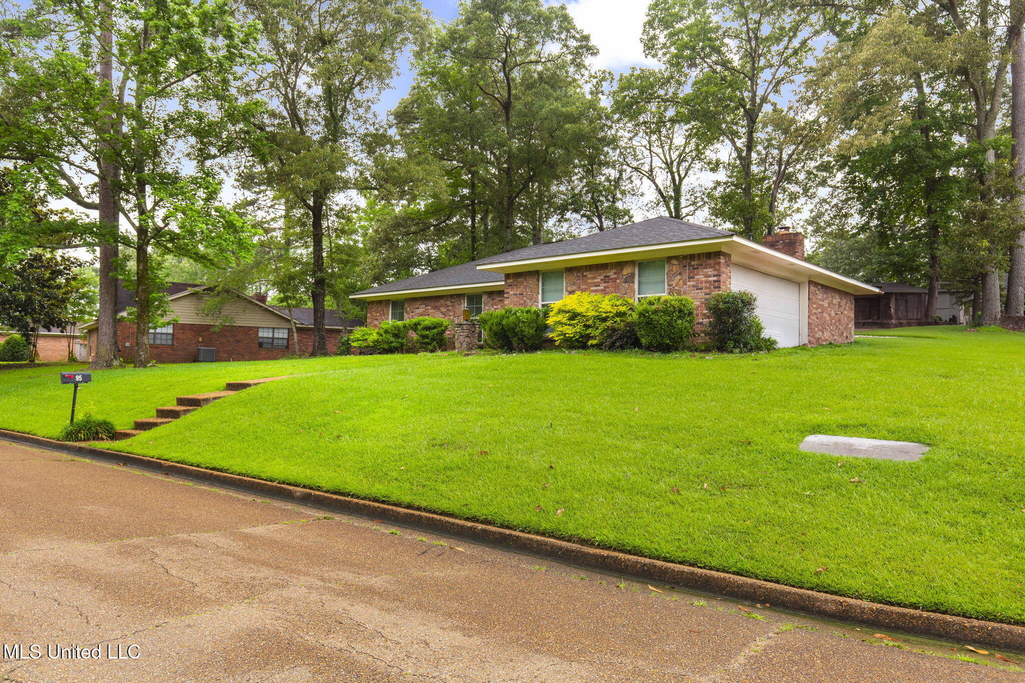 95 Sunline Drive