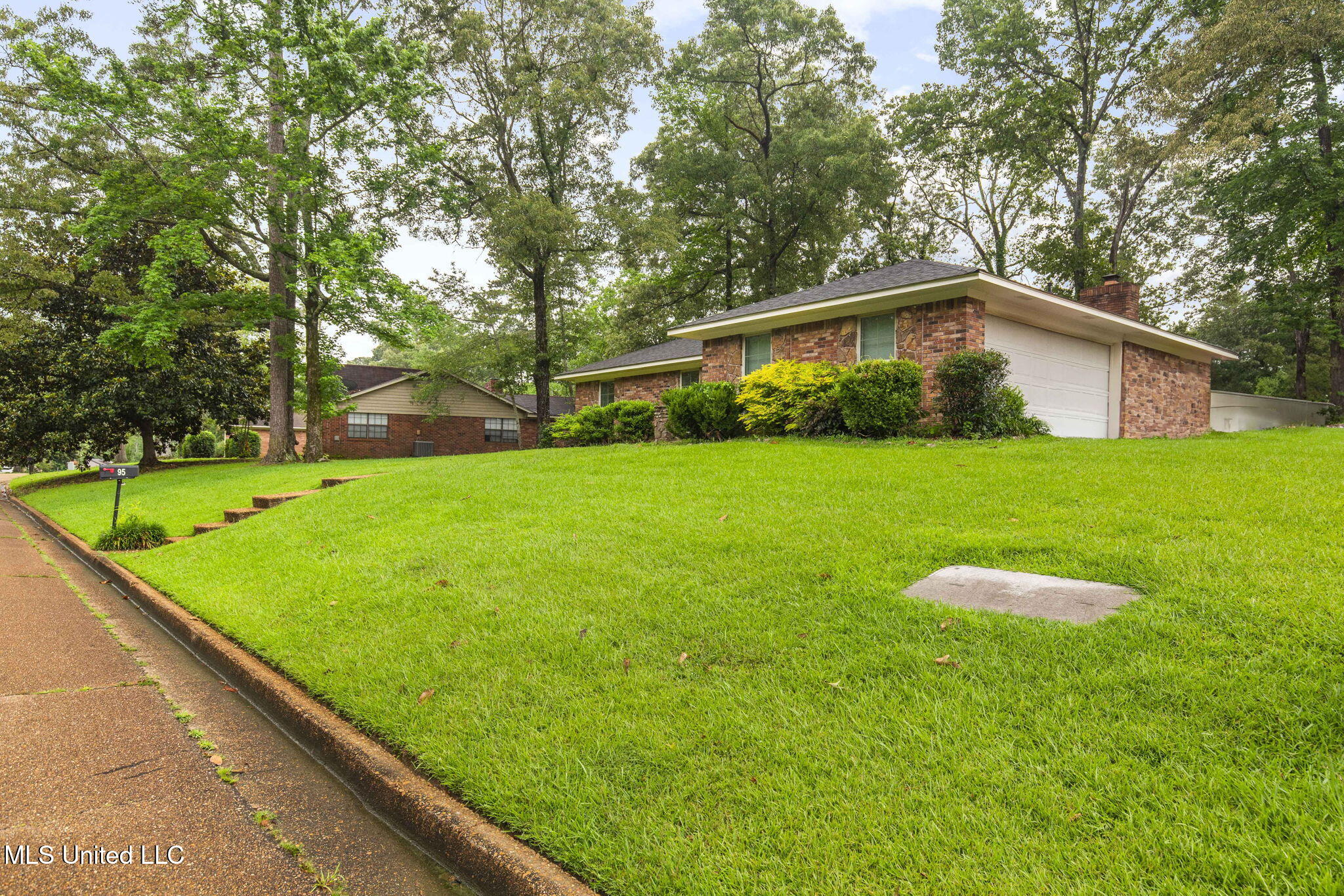 95 Sunline Drive