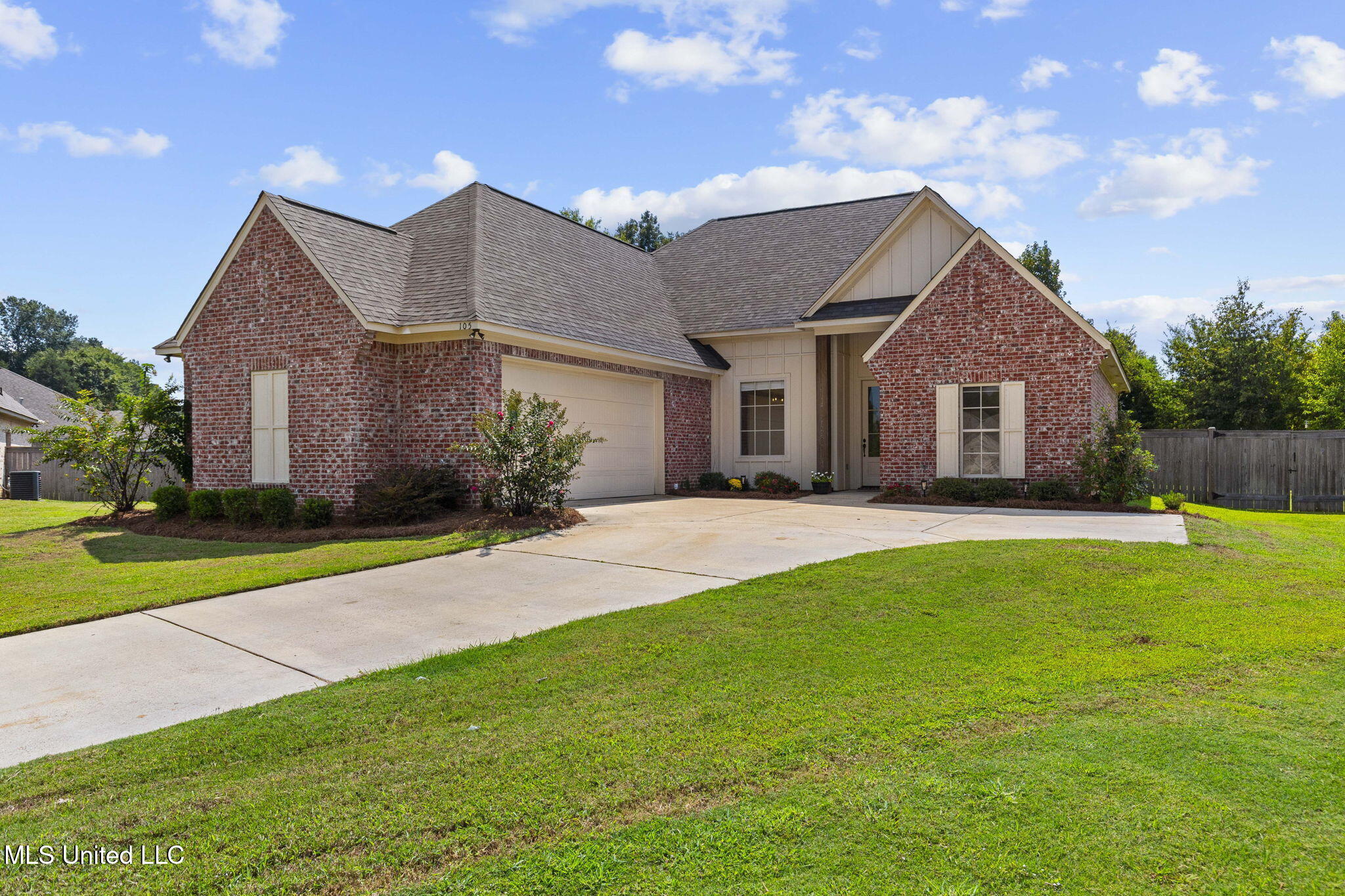 105 Leah Cove