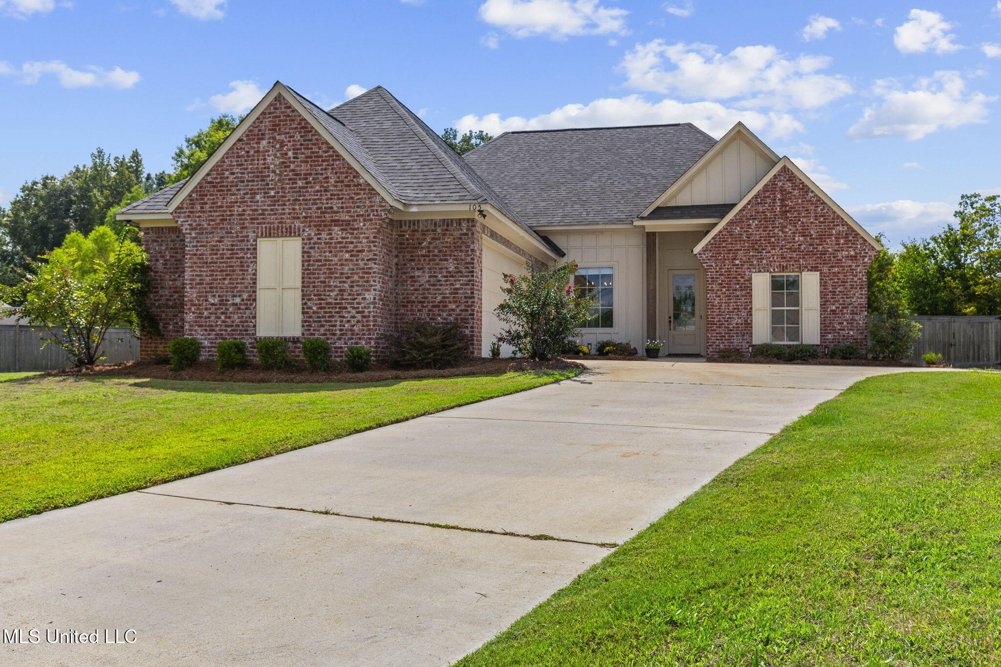 105 Leah Cove