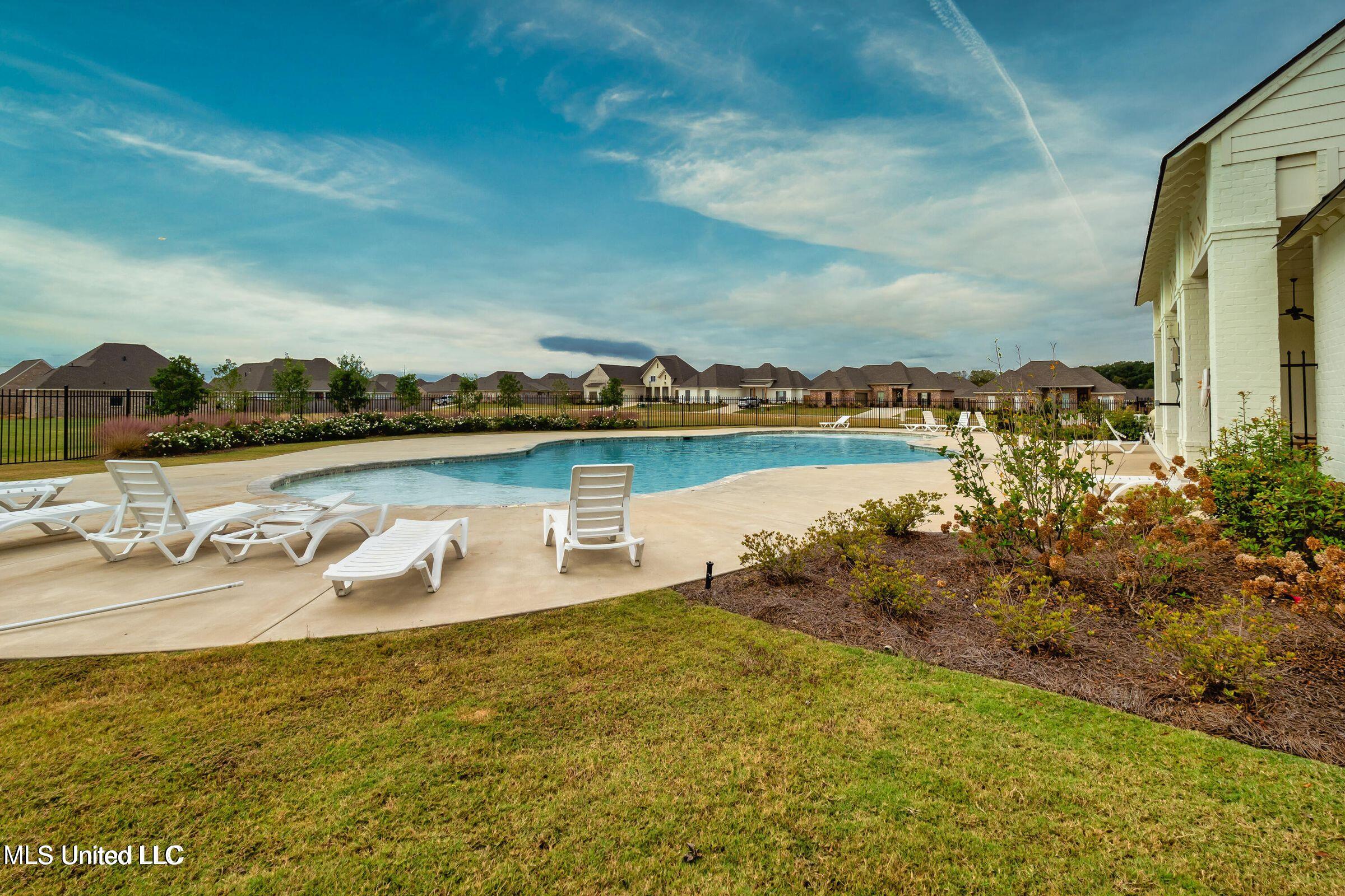 416 Aurora Circle