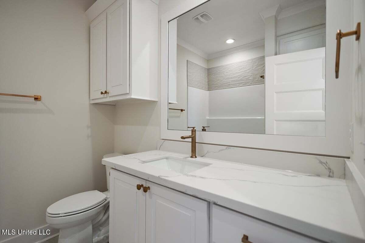 416 Aurora Circle