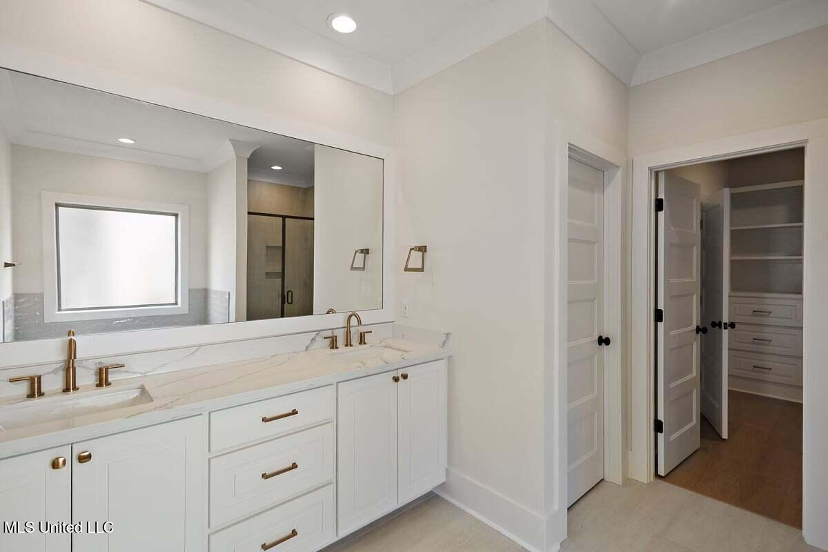 416 Aurora Circle