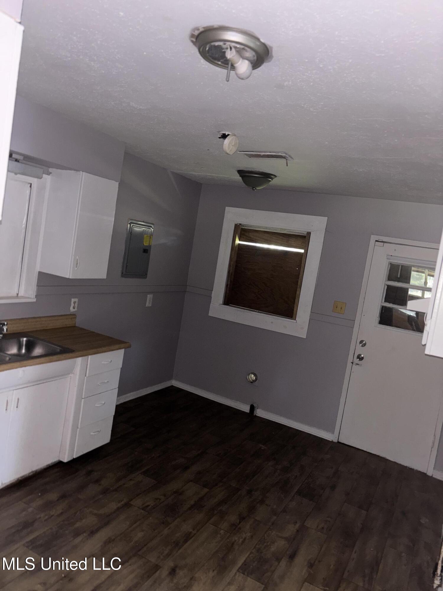 2906 Lakewood Drive